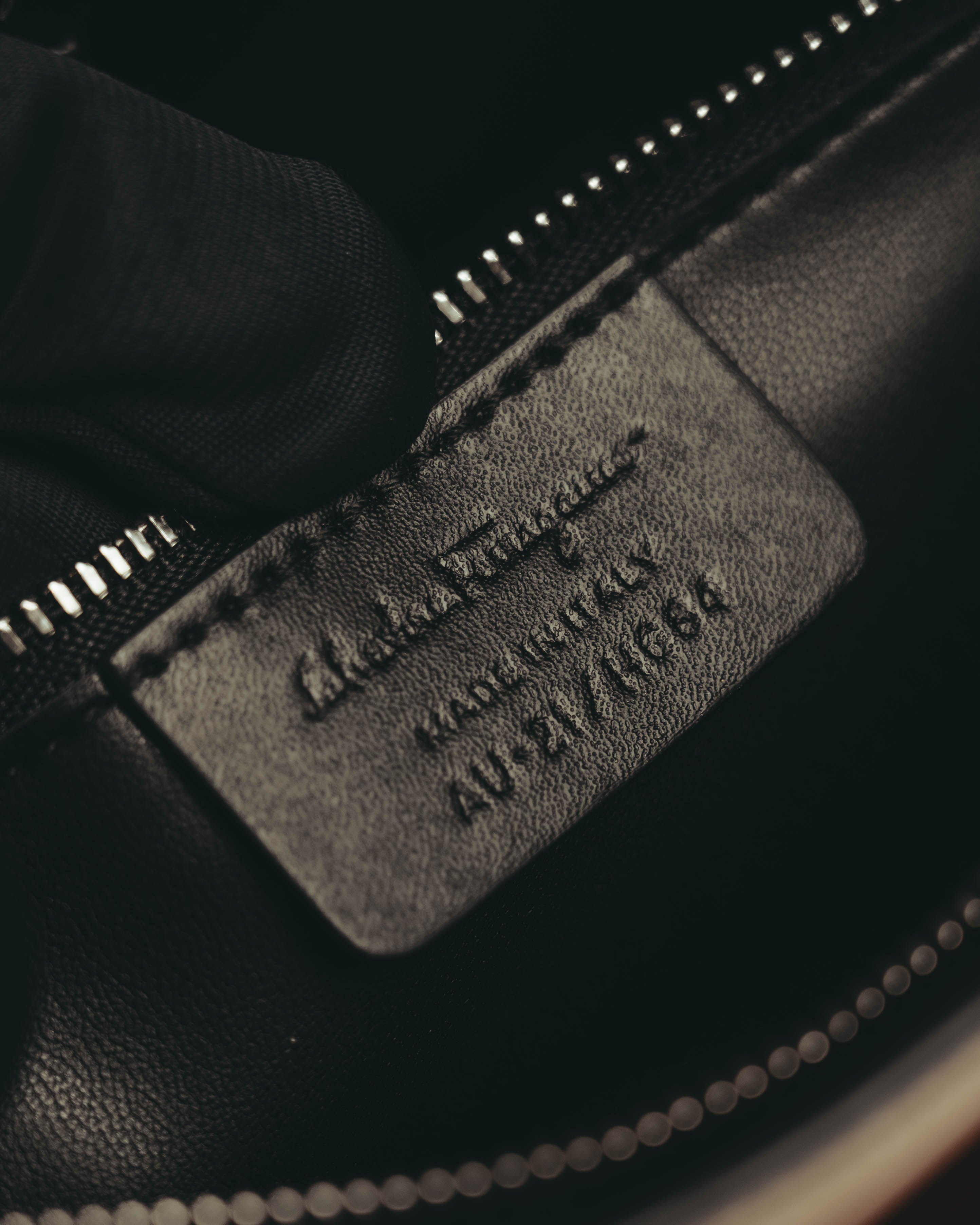 "Salvatore Ferragamo" 2010's-20's Ivory perforated leather chain shoulder bag