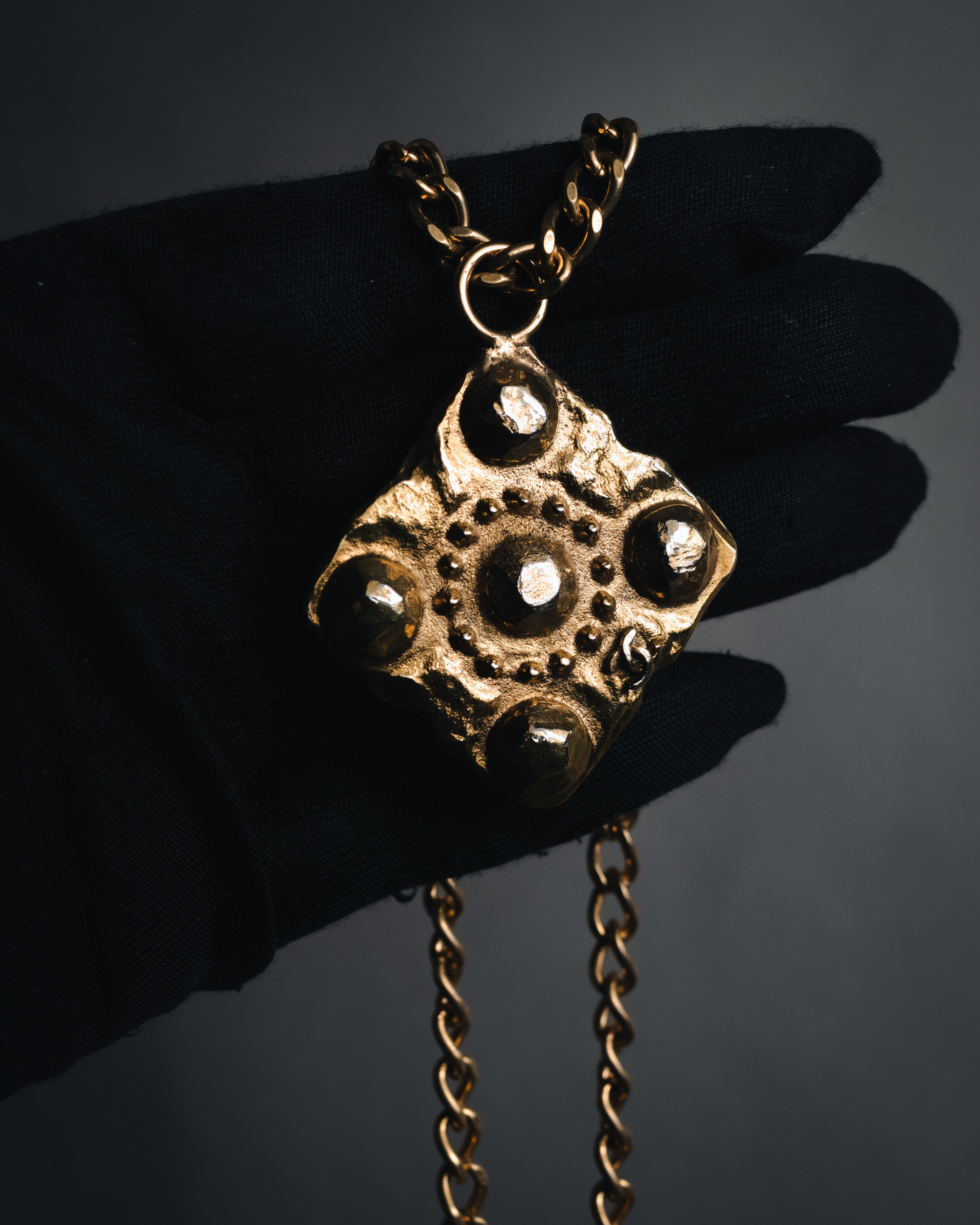 –SPECIAL– "CHANEL" 02SS Archival hammered-metal square medallion necklace