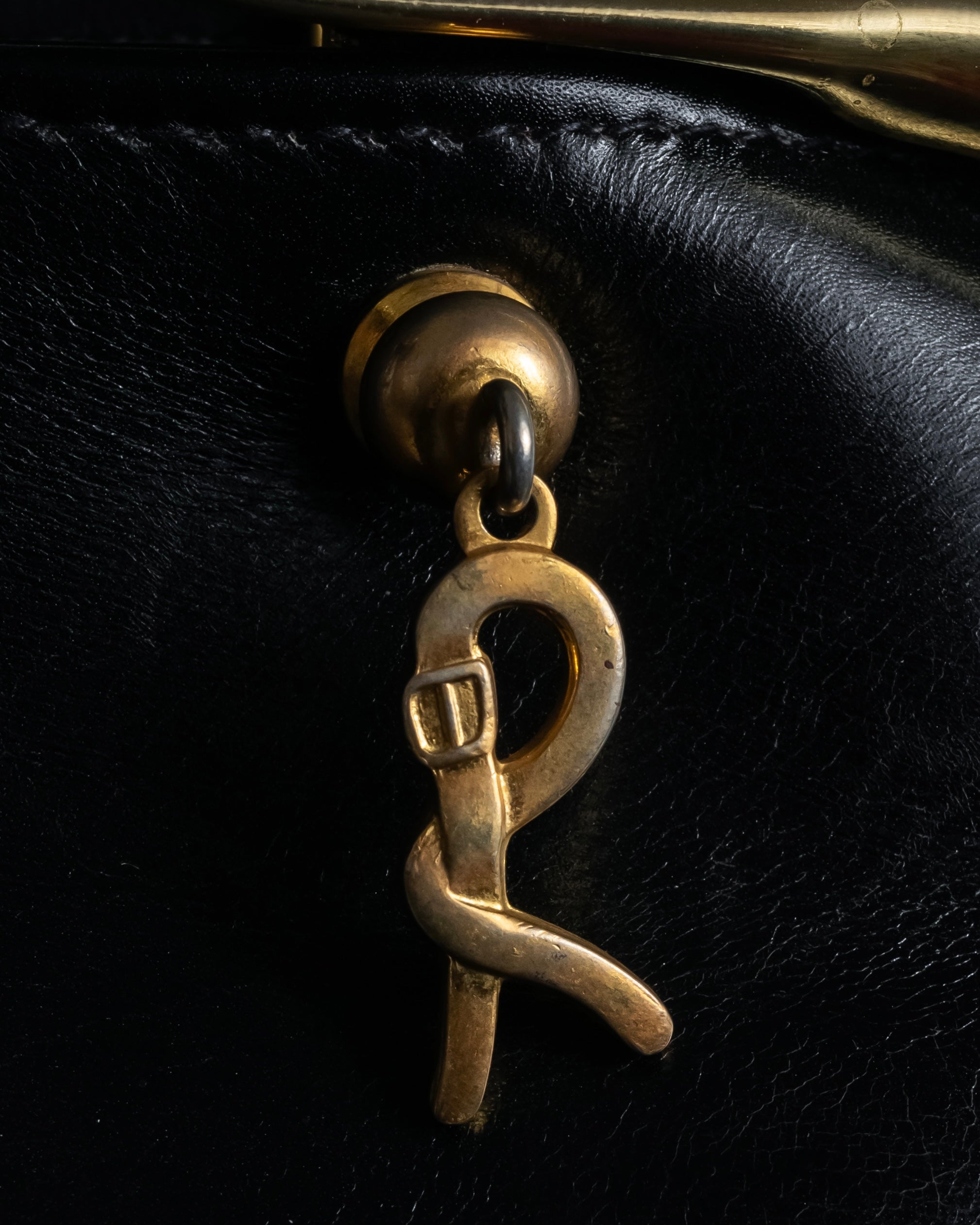 "Roberta Di Camerino" Logo motif charm design modern doctor bag