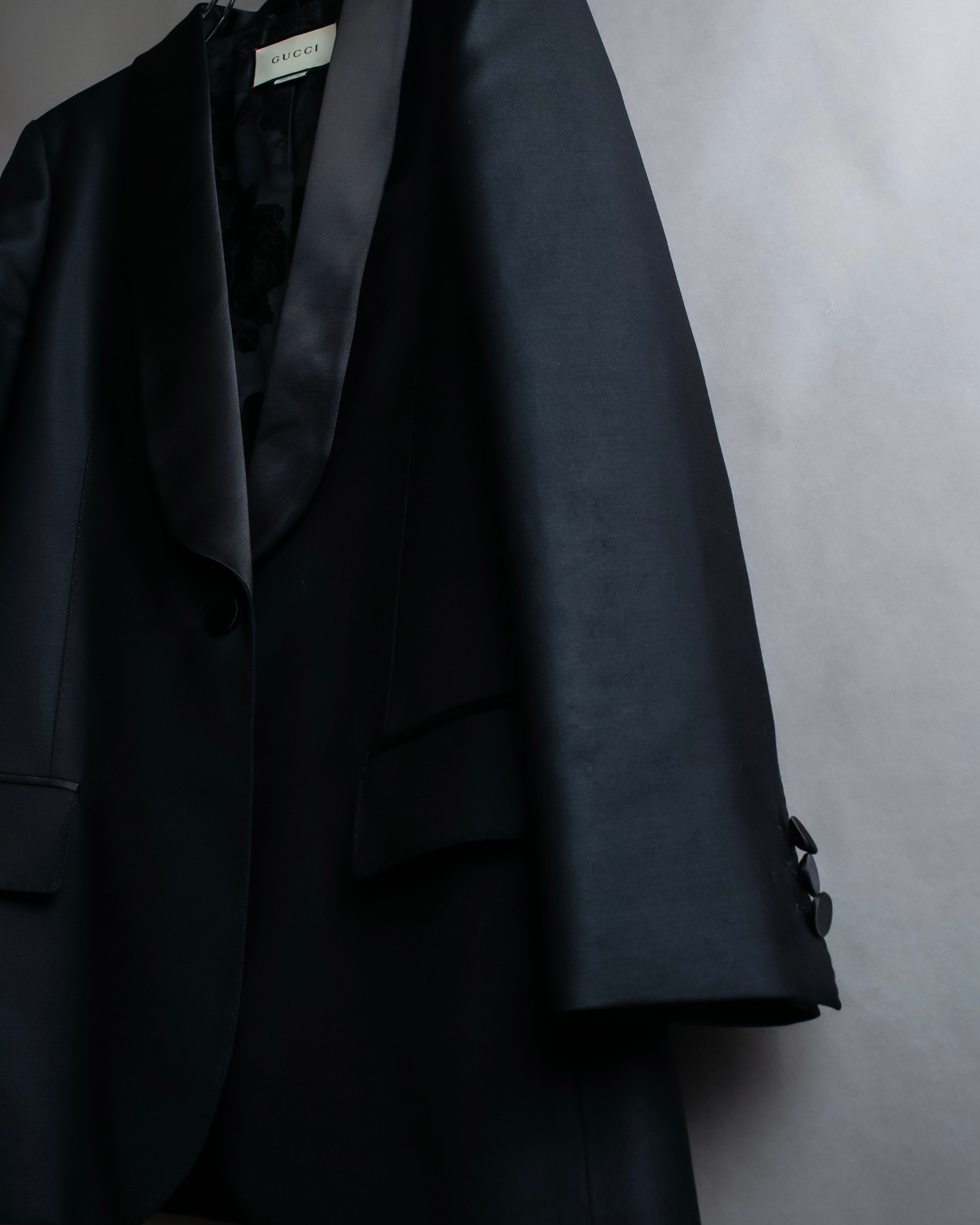 "GUCCI" Pre-Fall 2018 collection message embroidered shawl collar jacket