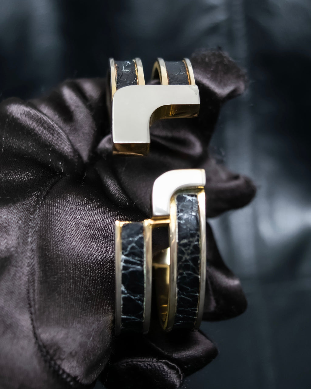 “LOEWE” Double circle stone designed gold bangle