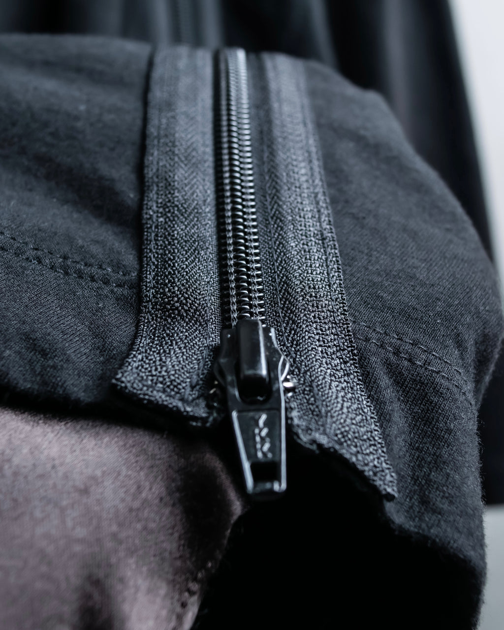 "Ground Y" Double zip design long tops