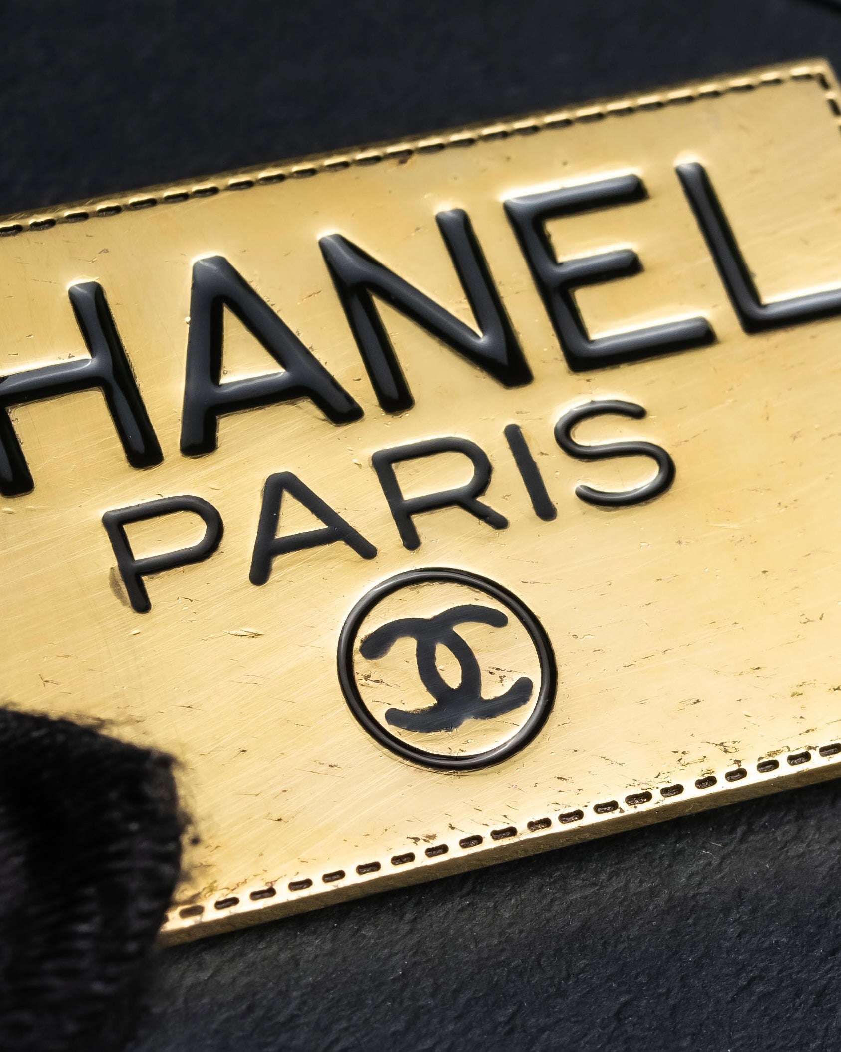 "CHANEL" Logo engraved gold plate brooch