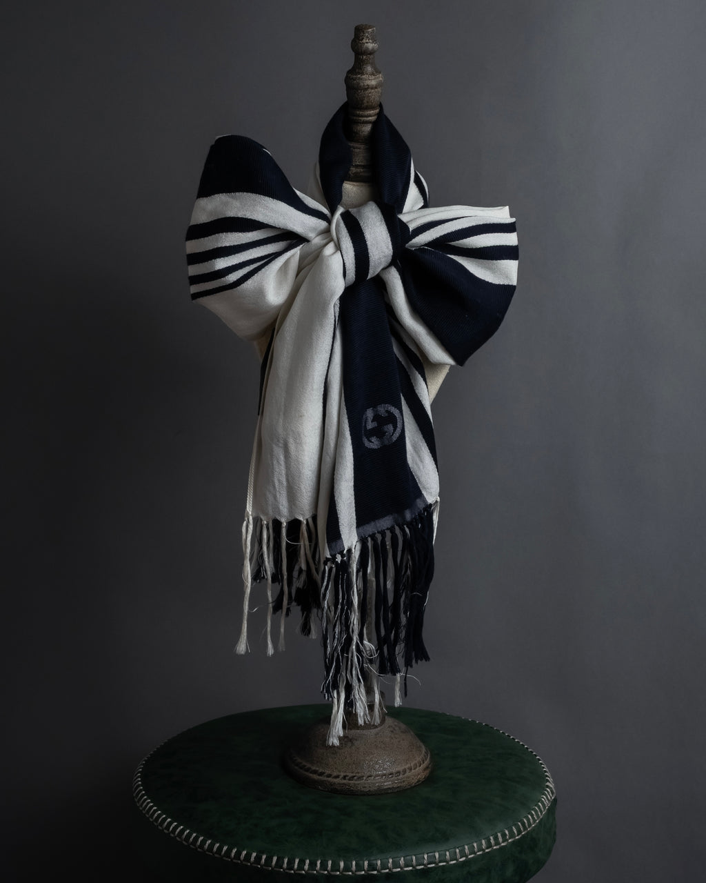 "GUCCI" 90's-00's Line fringe design two-tone long stole