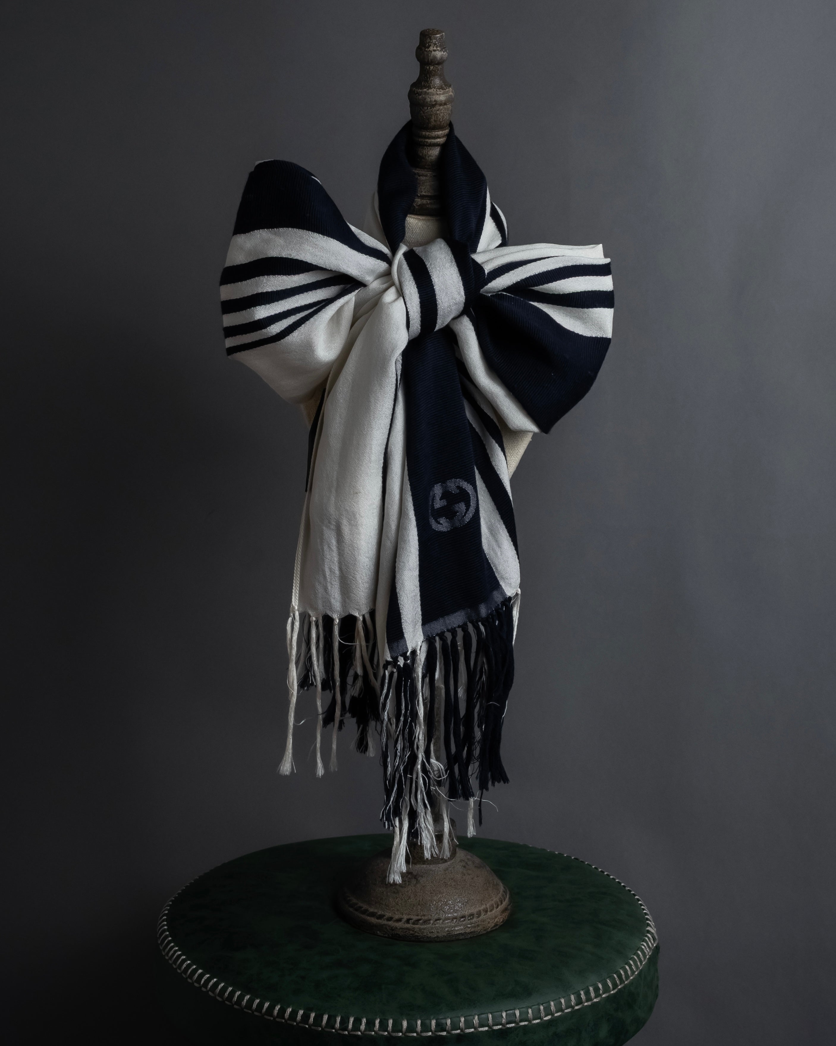 "GUCCI" 90's-00's Line fringe design two-tone long stole