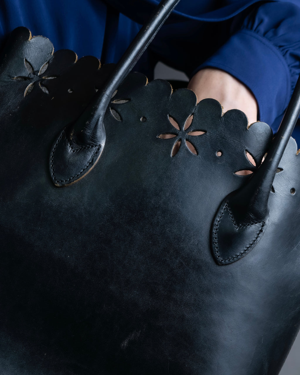 "tricot COMME des GARCONS" Floral pattern punching design tote bag