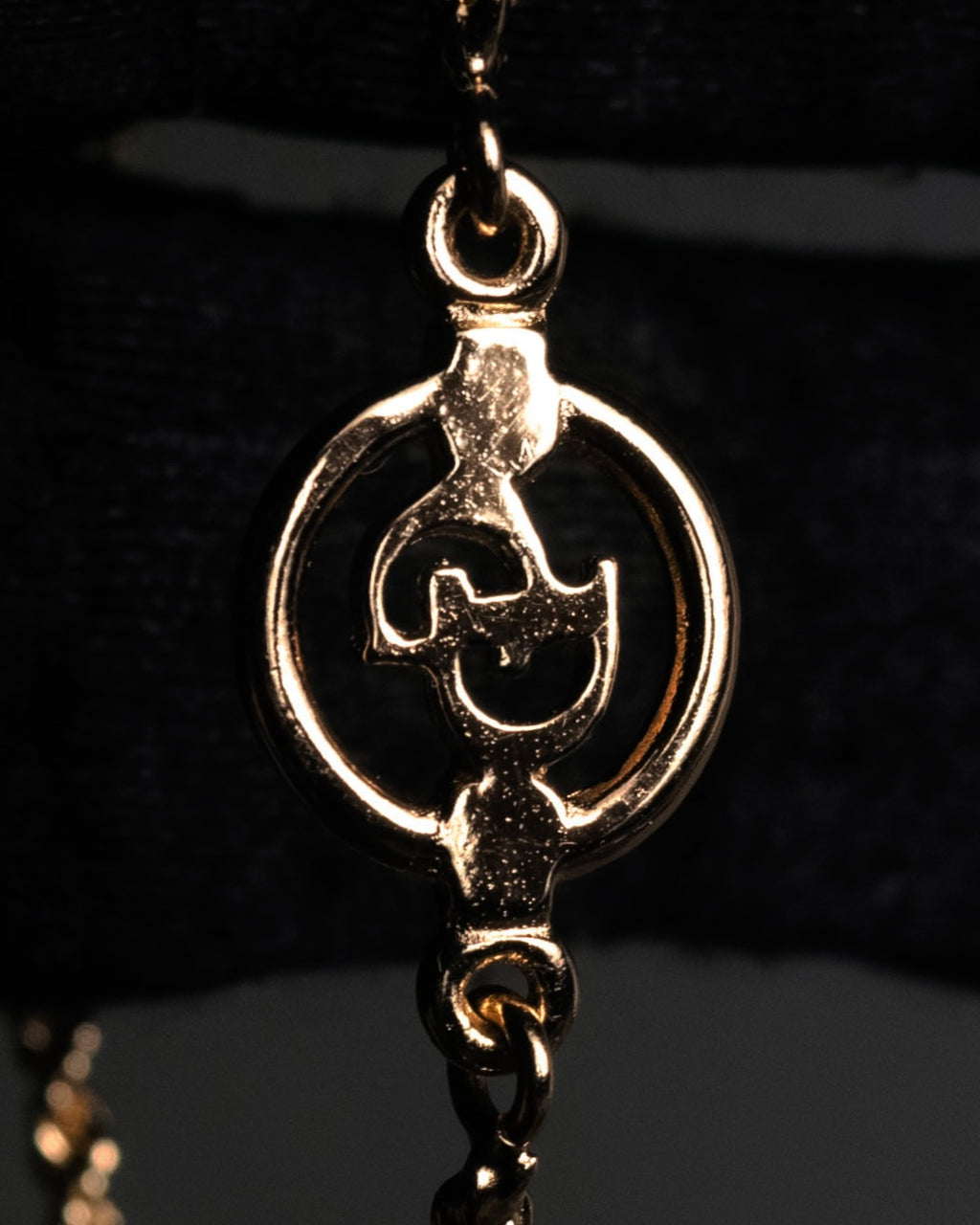 “Christian Dior” 90’s CD circle logo chain bracelet