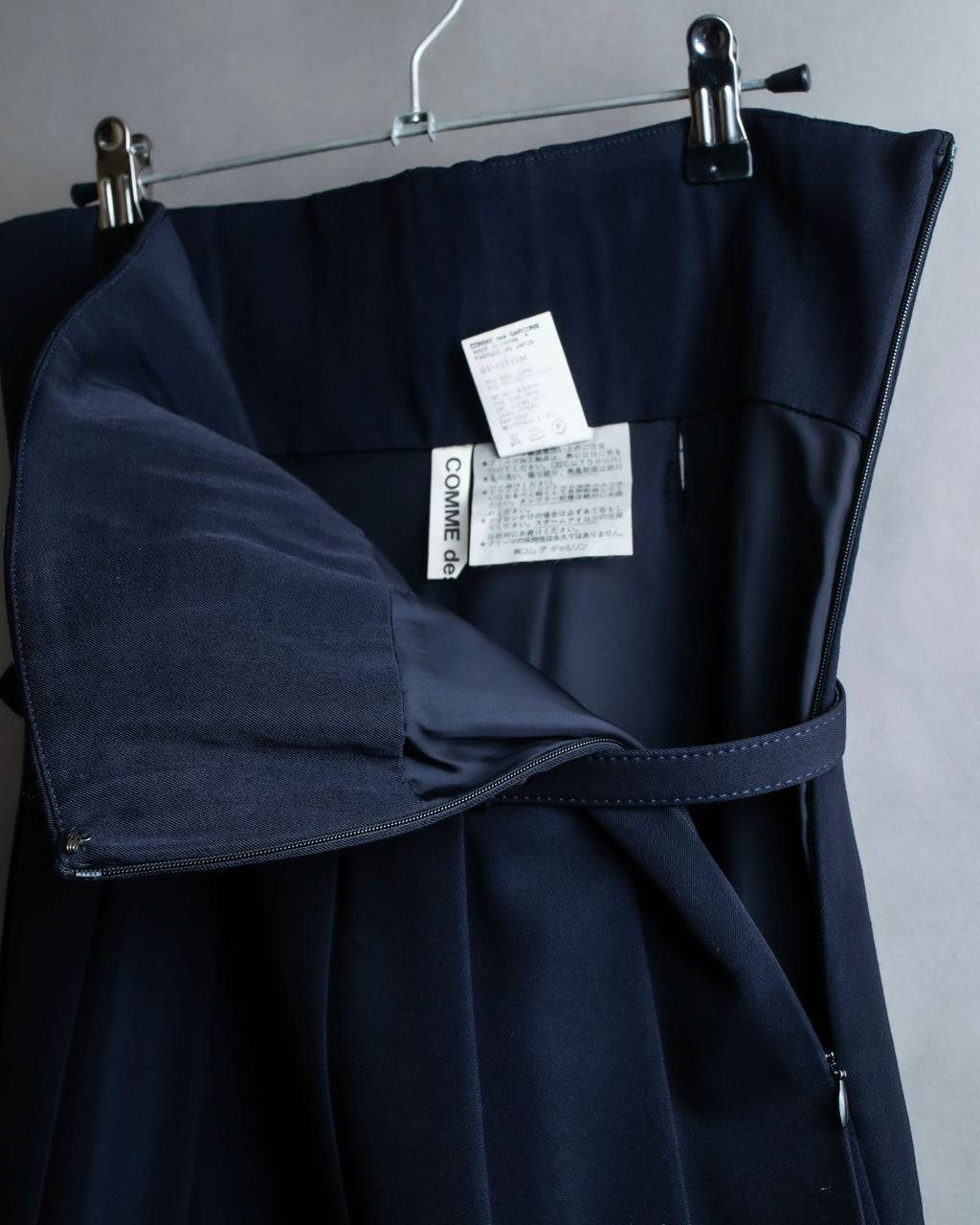 "COMME des GARCONS" Box pleated belted corset skirt