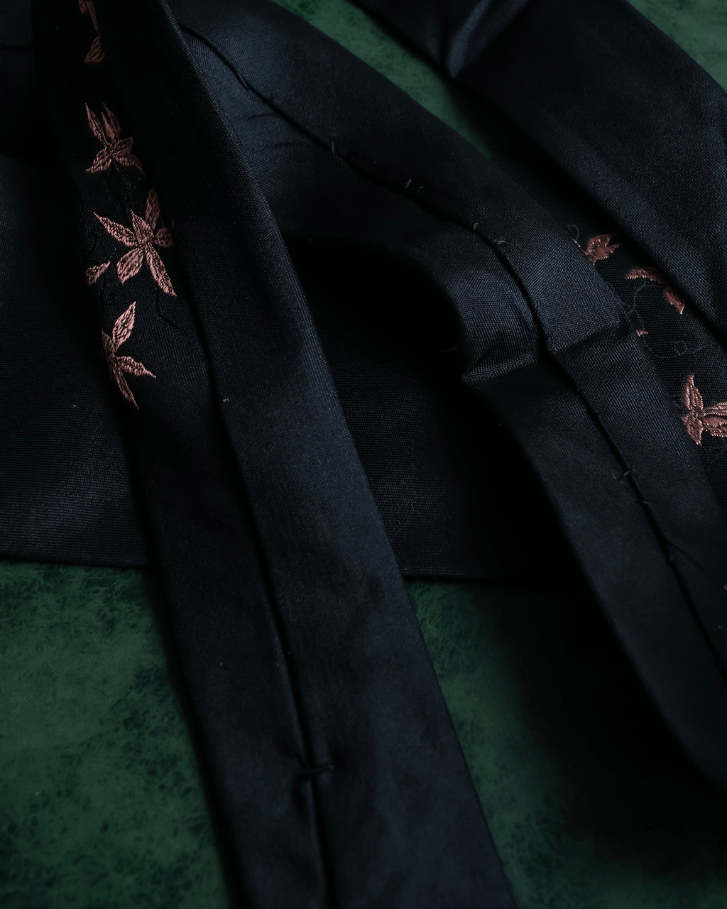 "JEAN PAUL GAULTIER" Leaf motif embroidered silk neck tie
