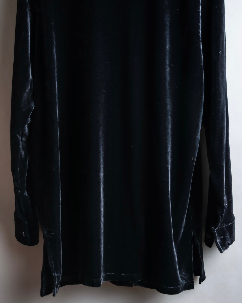 "EXPRESS" Beautiful glossy regular color velour shirt