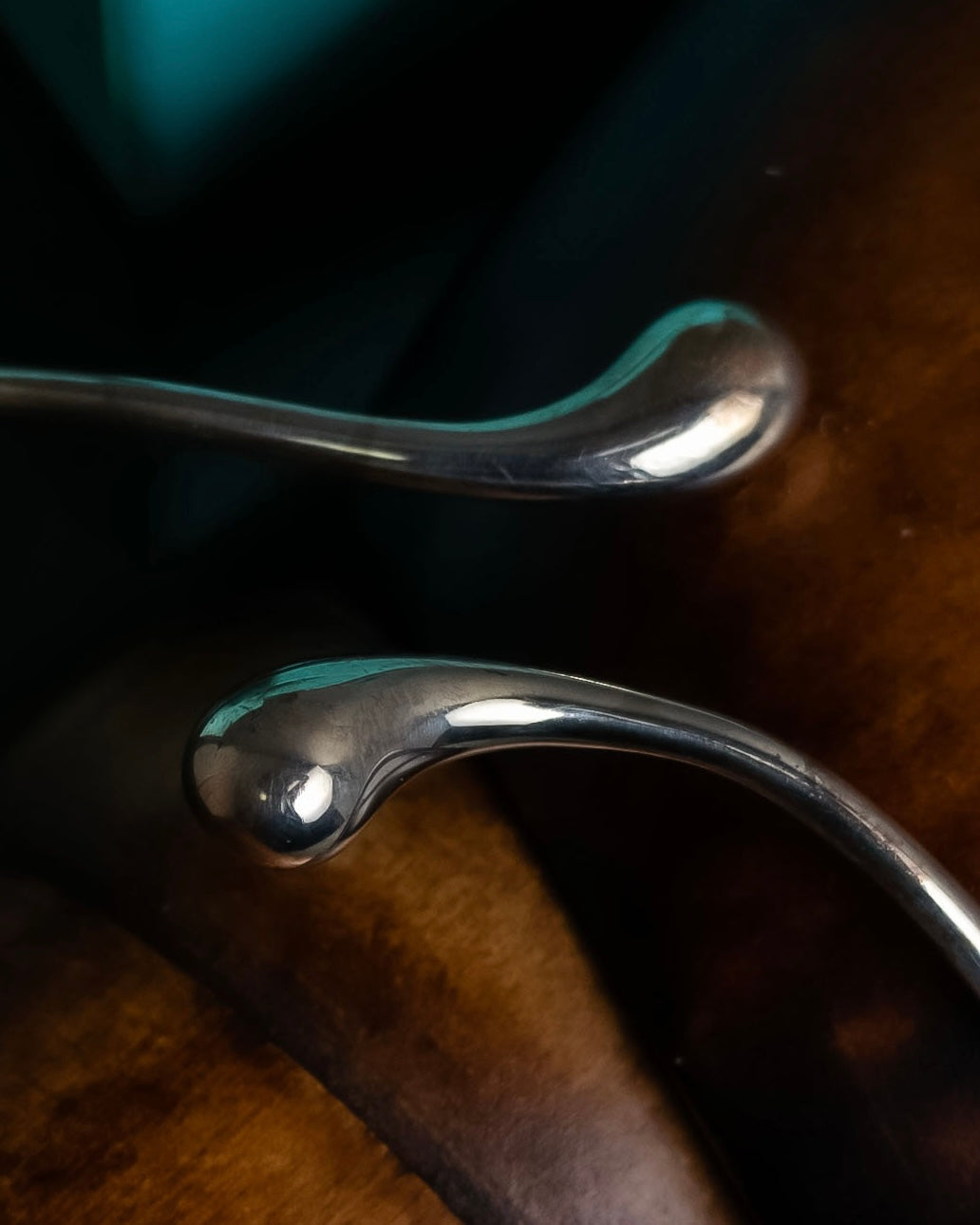 "Tiffany&Co" Elsa Peretti teardrop silver bangle