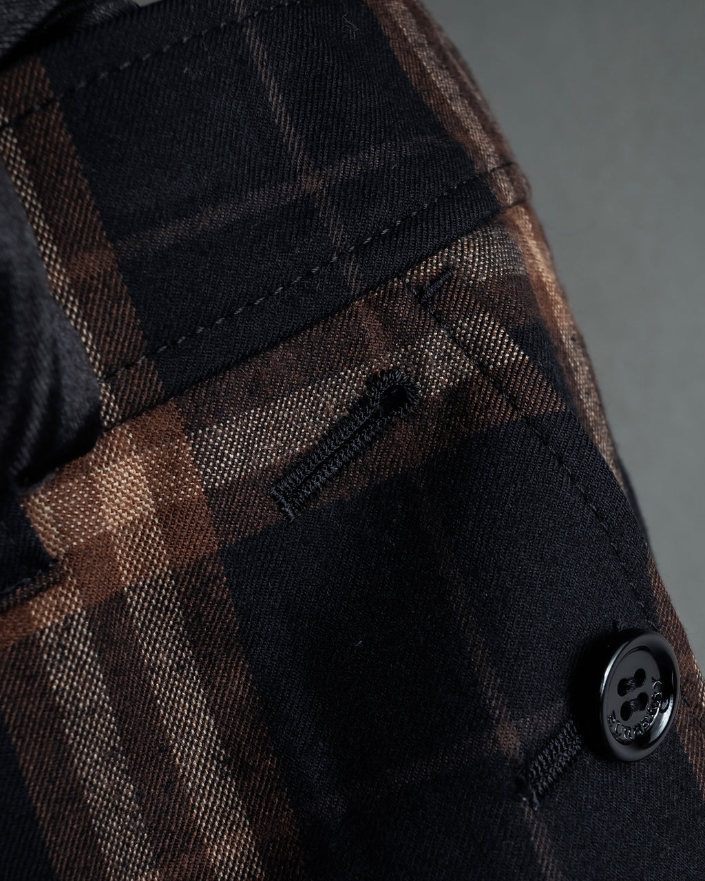 "BURBERRY" Decorative button design check pattern short pants