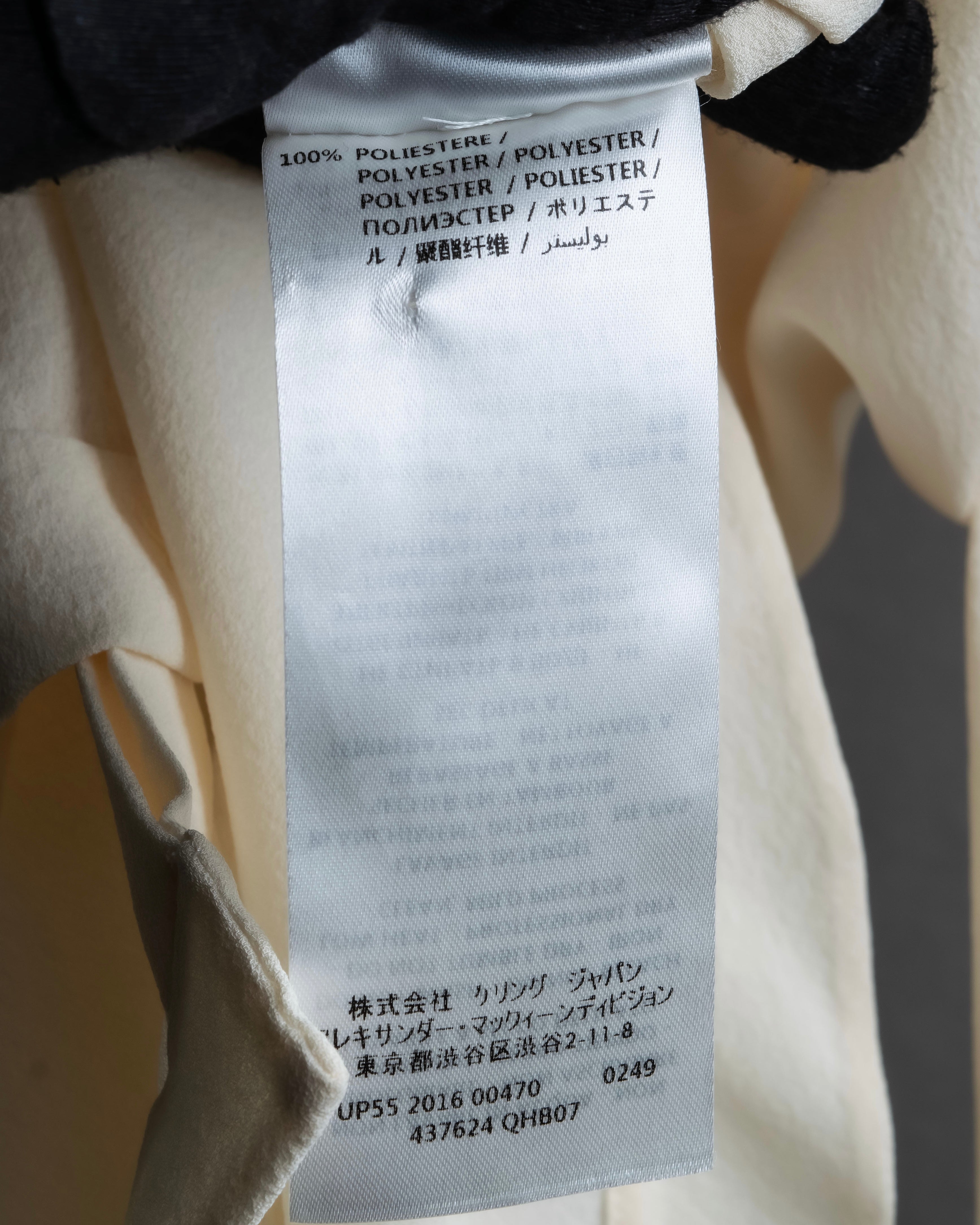 Camisa de seda con bordado en forma de logotipo "Alexandar McQueen" sin cuello