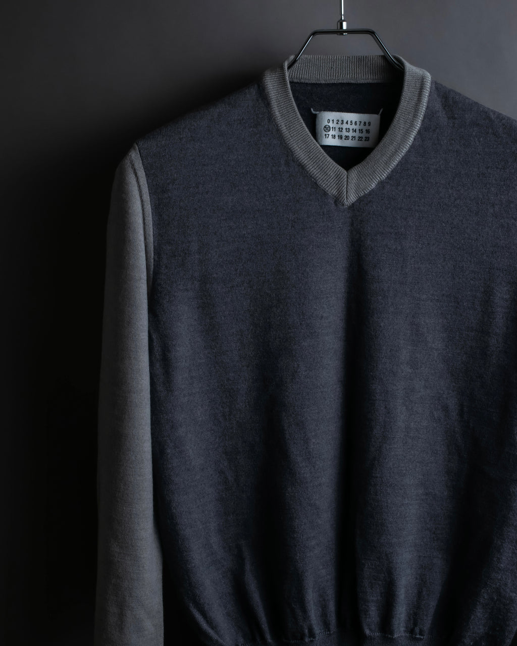 "Maison Martin Margiela" 2008SS two-tone V-neck knit