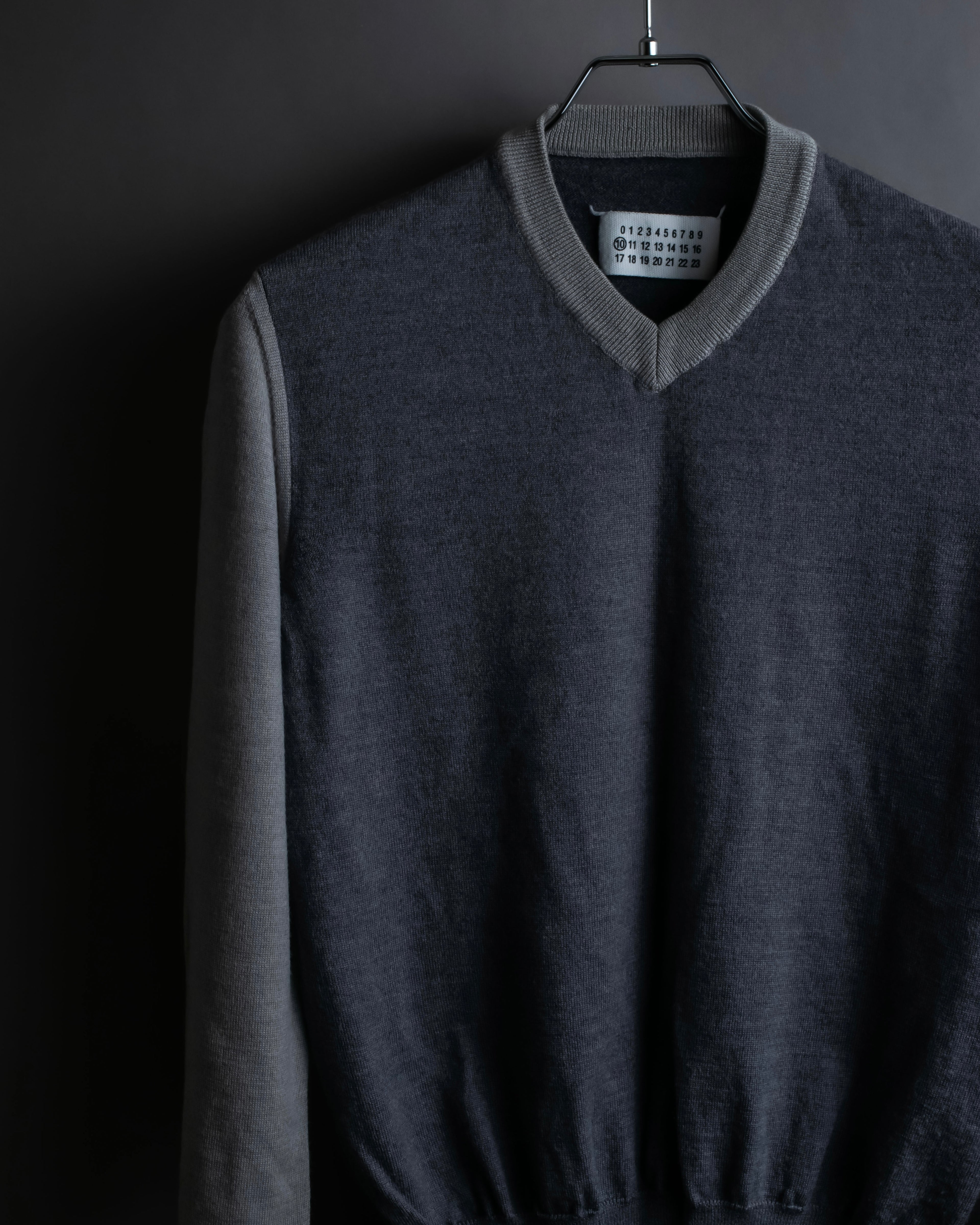 "Maison Martin Margiela" 2008SS two-tone V-neck knit