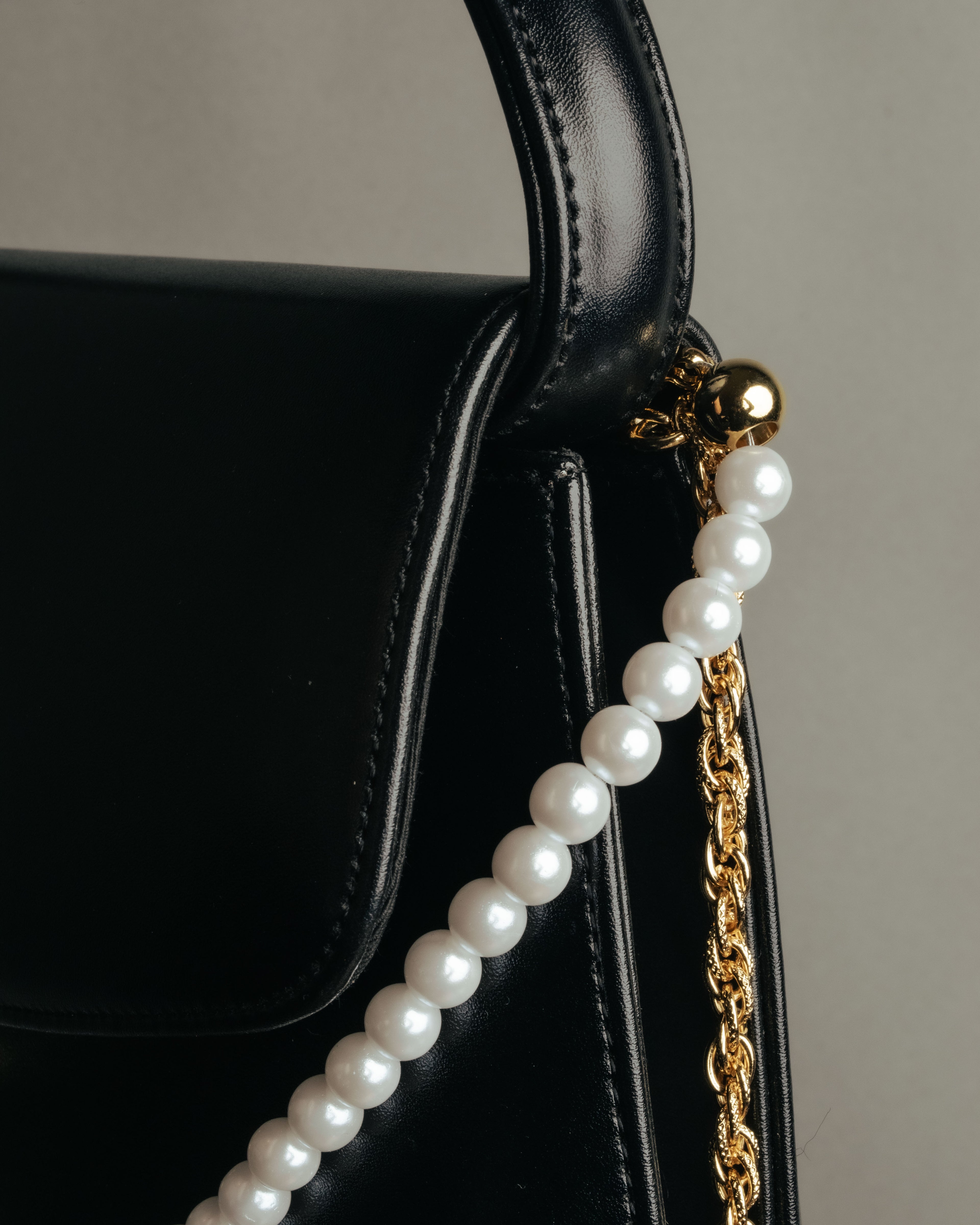 “VALENTINO CHRISTY” 80’s-90’s Pearl chain formal handbag