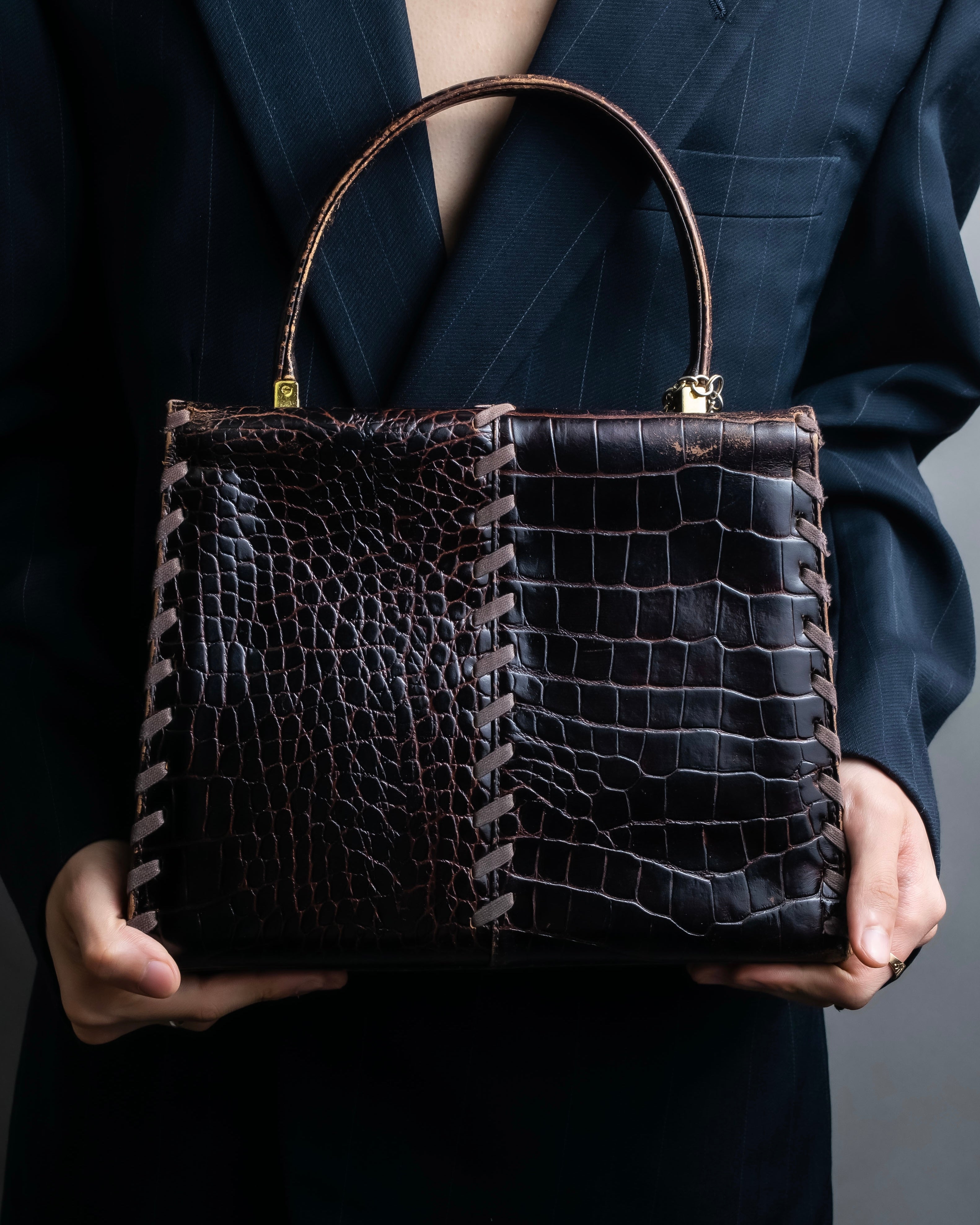 "YVES SAINT LAURENT" Crocodile pattern stitching handbag