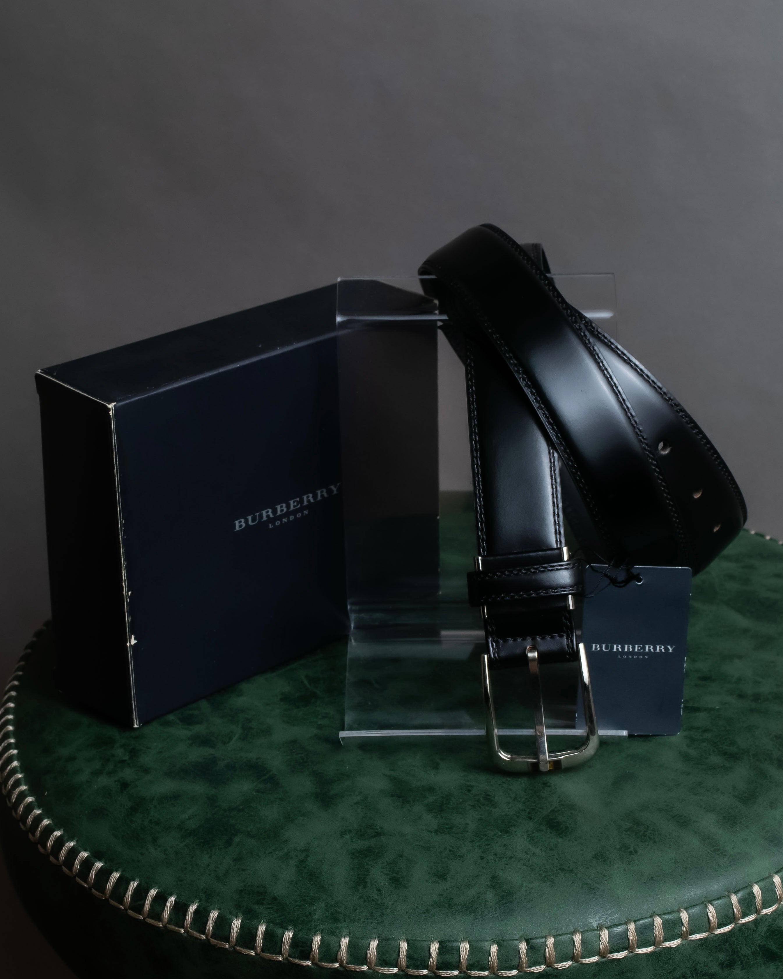 "BURBERRY" Equestrian Knight design leather belt