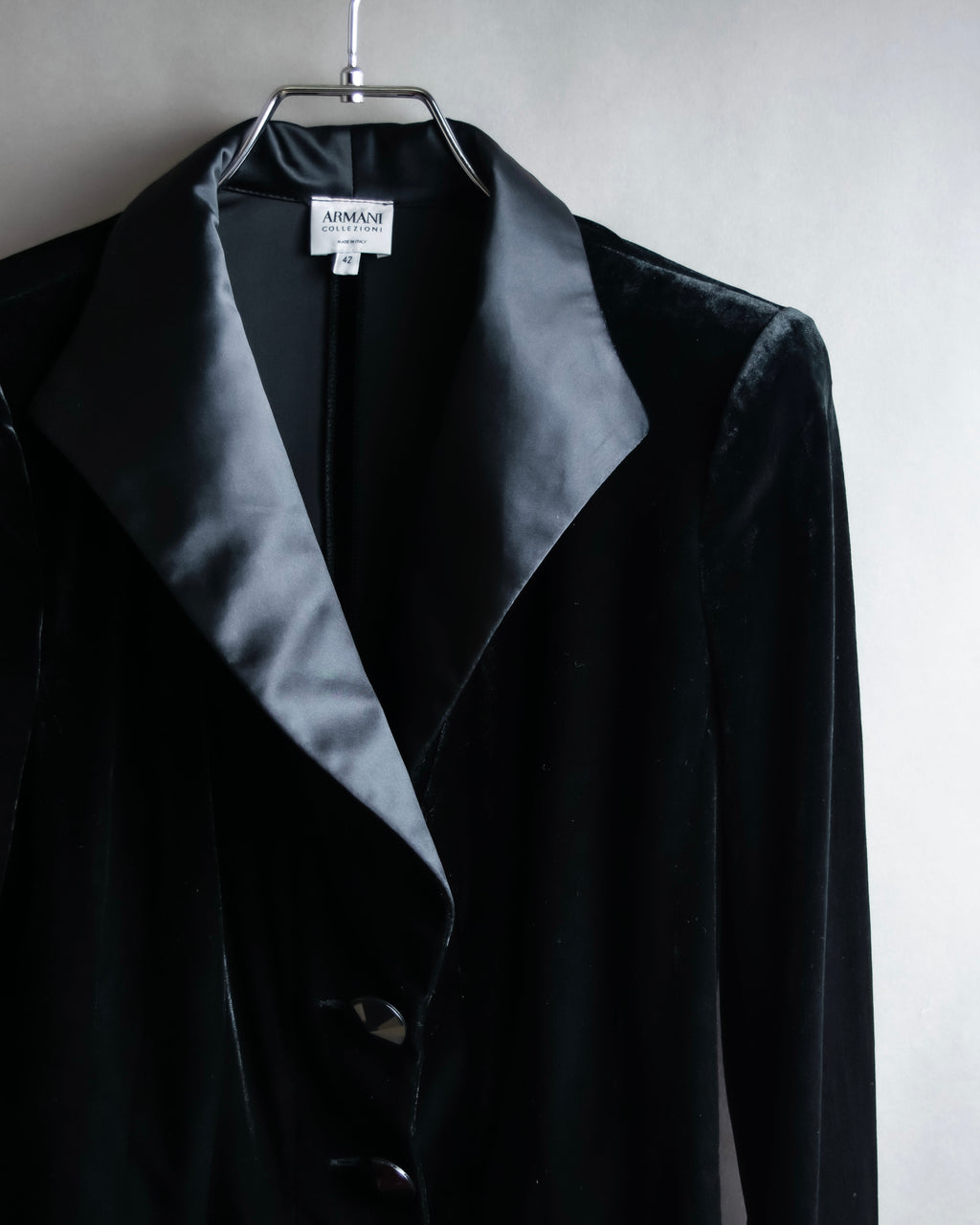 "ARMANI COLLEZIONI" Satin switched design velvet jacket