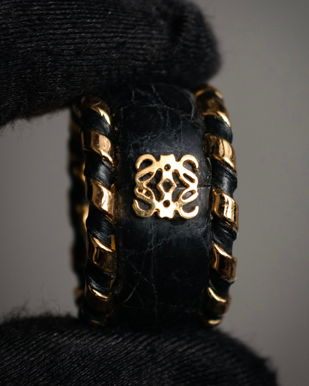 “LOEWE” 2000’s Crocodile embossed leather gold anagram ring