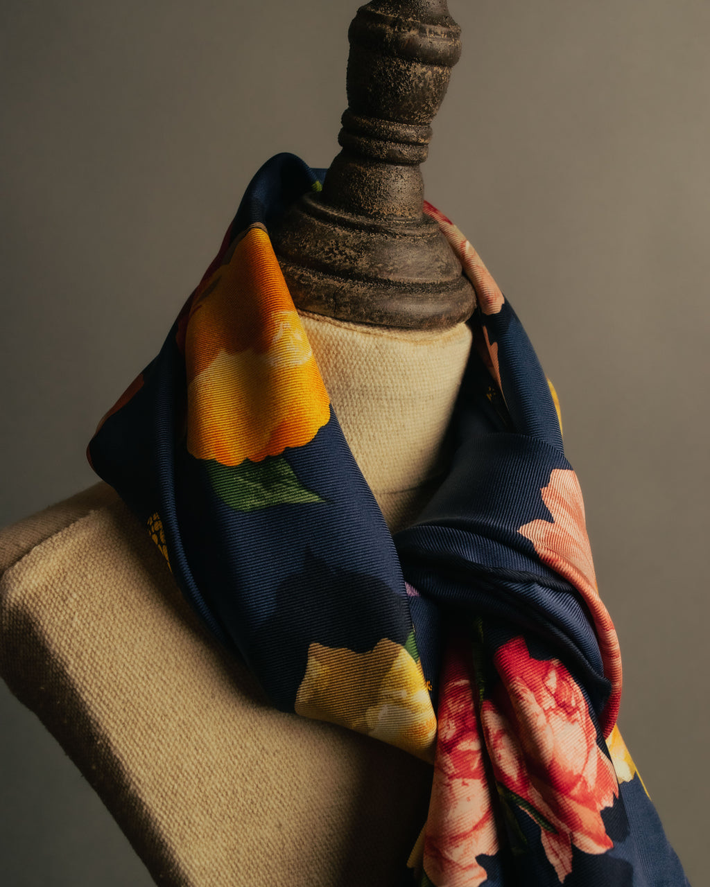 “GUCCI” 90’s-00’s Flora logo silk scarf