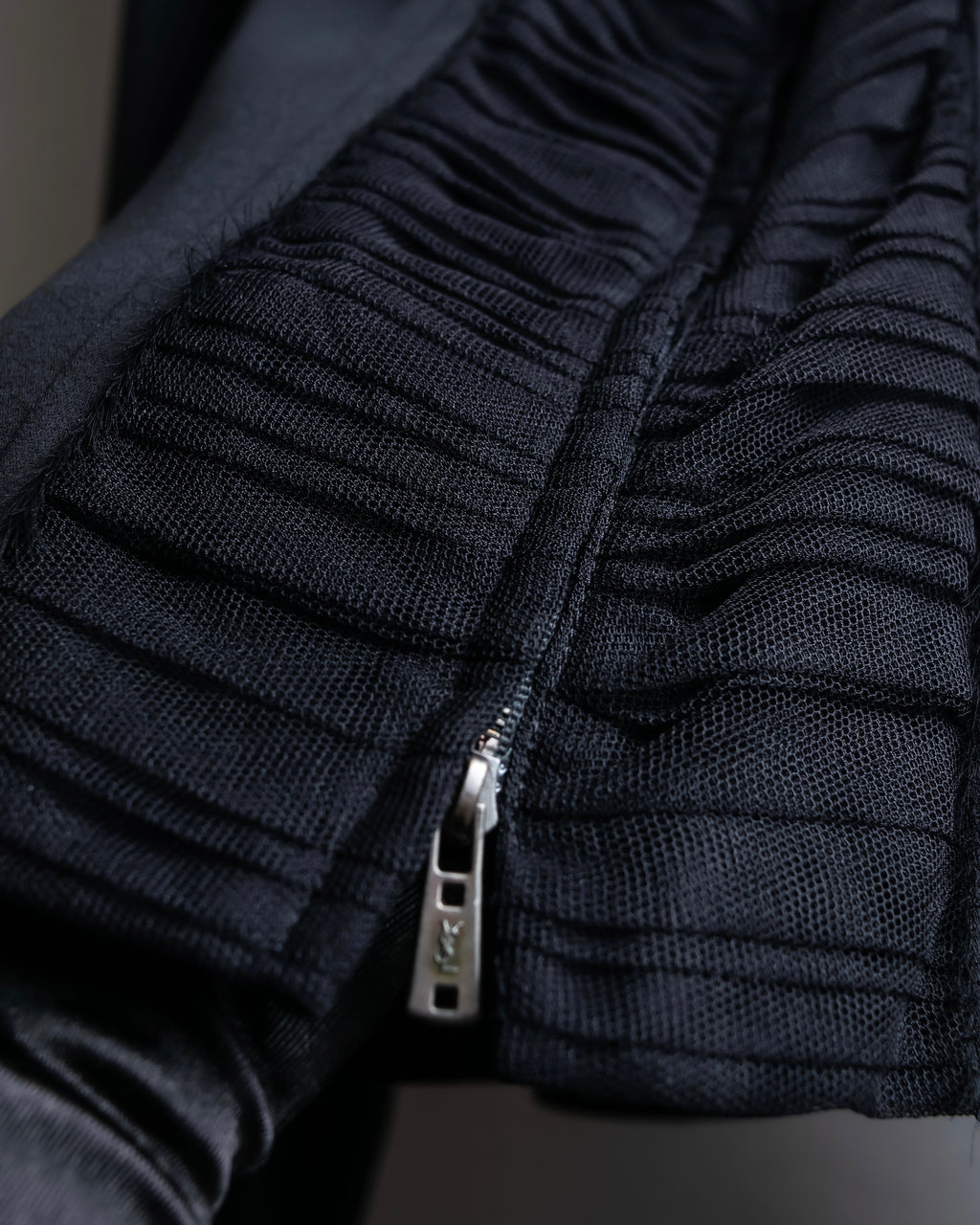 "YVES SAINT LAURENT" 2002 AW Scarf docking tulle design silk double zipper blouse