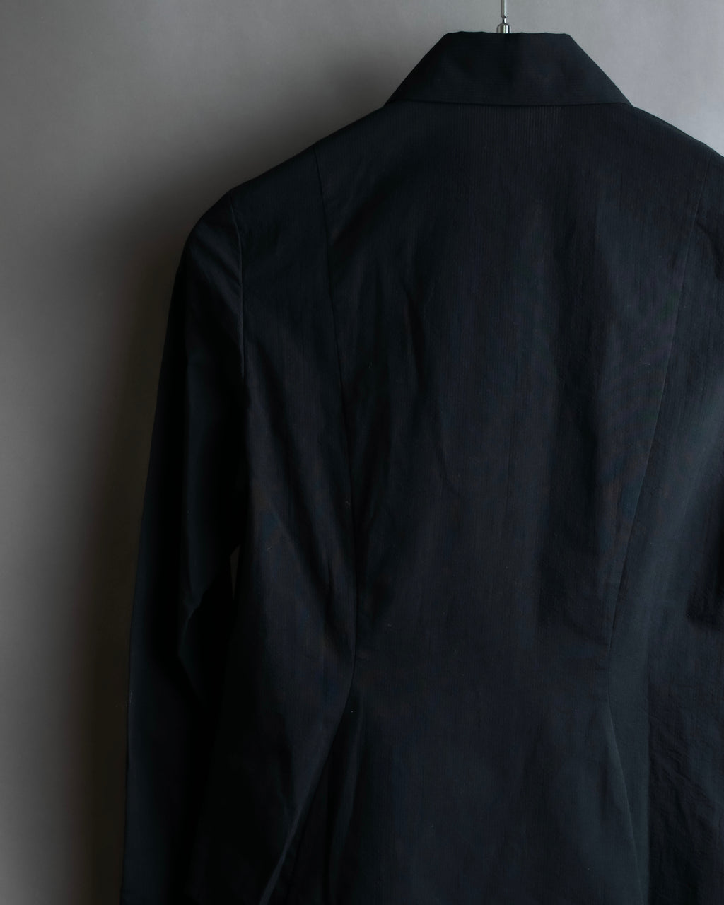 "Vivienne Westwood RED LABEL"
 Front button cutting design shirt