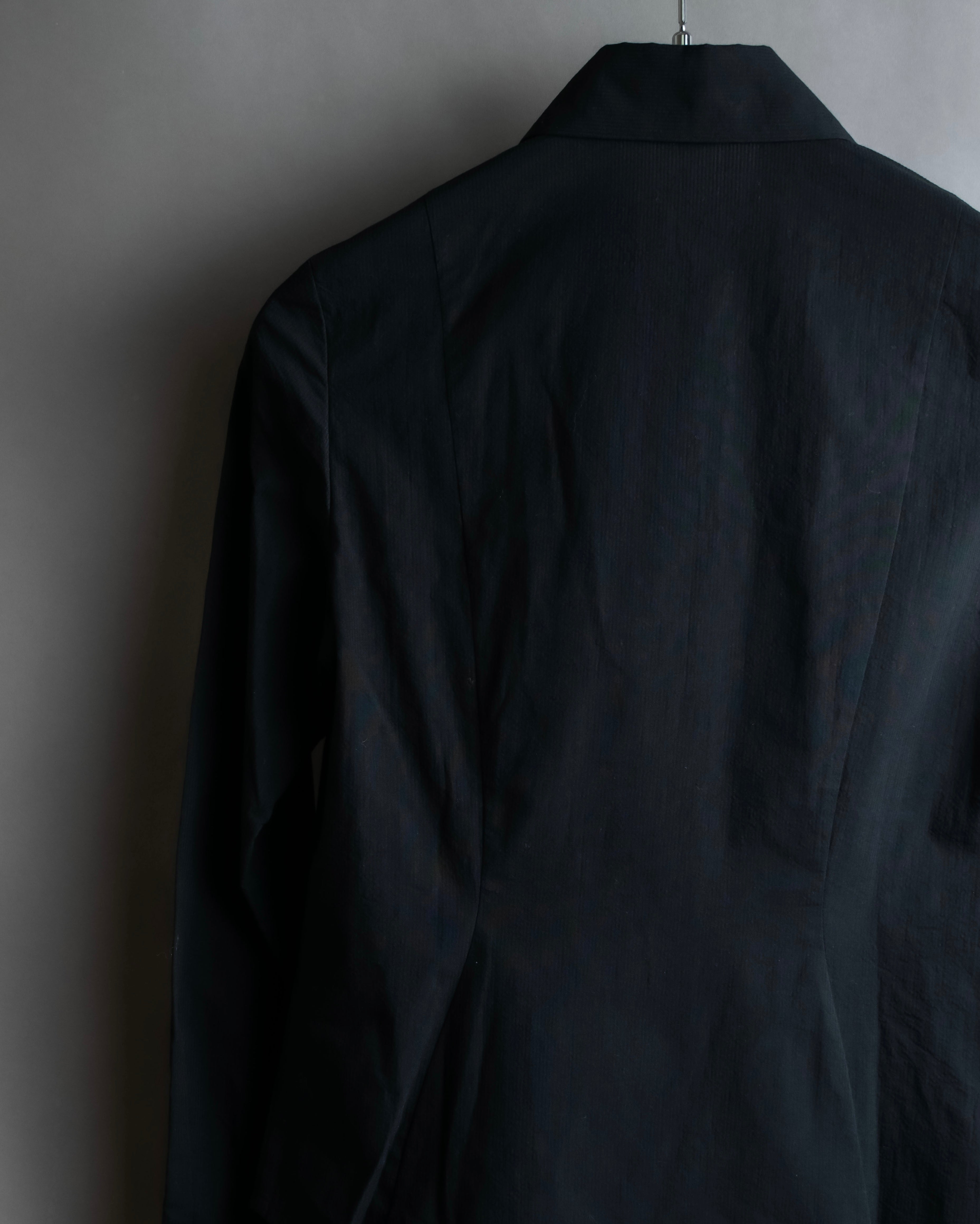 "Vivienne Westwood RED LABEL"
 Front button cutting design shirt