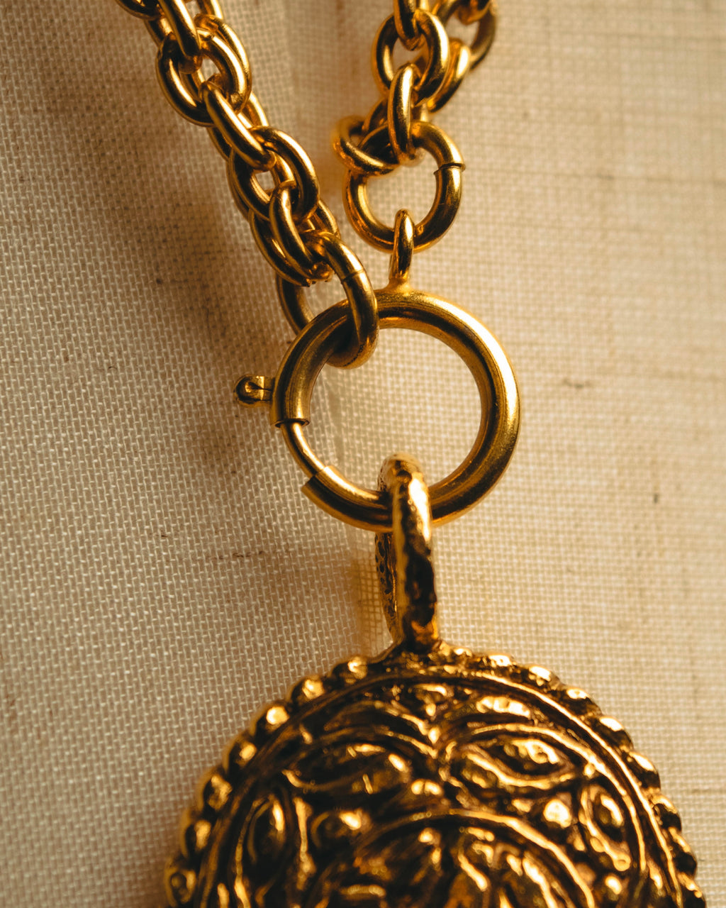 -SPECIAL- “CHANEL” 90’s-00’s Horse motif medallion chain necklace