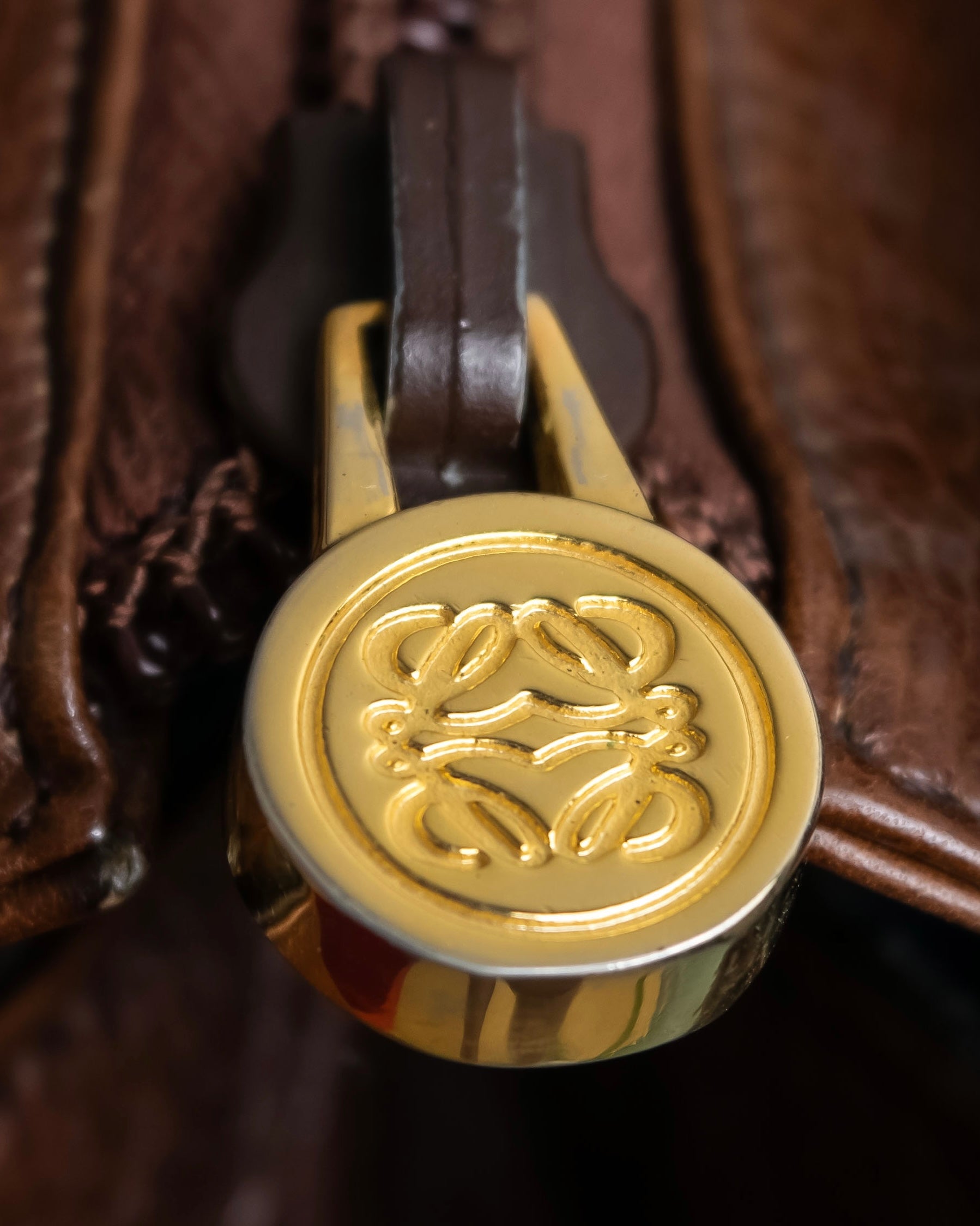 "LOEWE" Horizontal design logo engraved leather shoulder bag