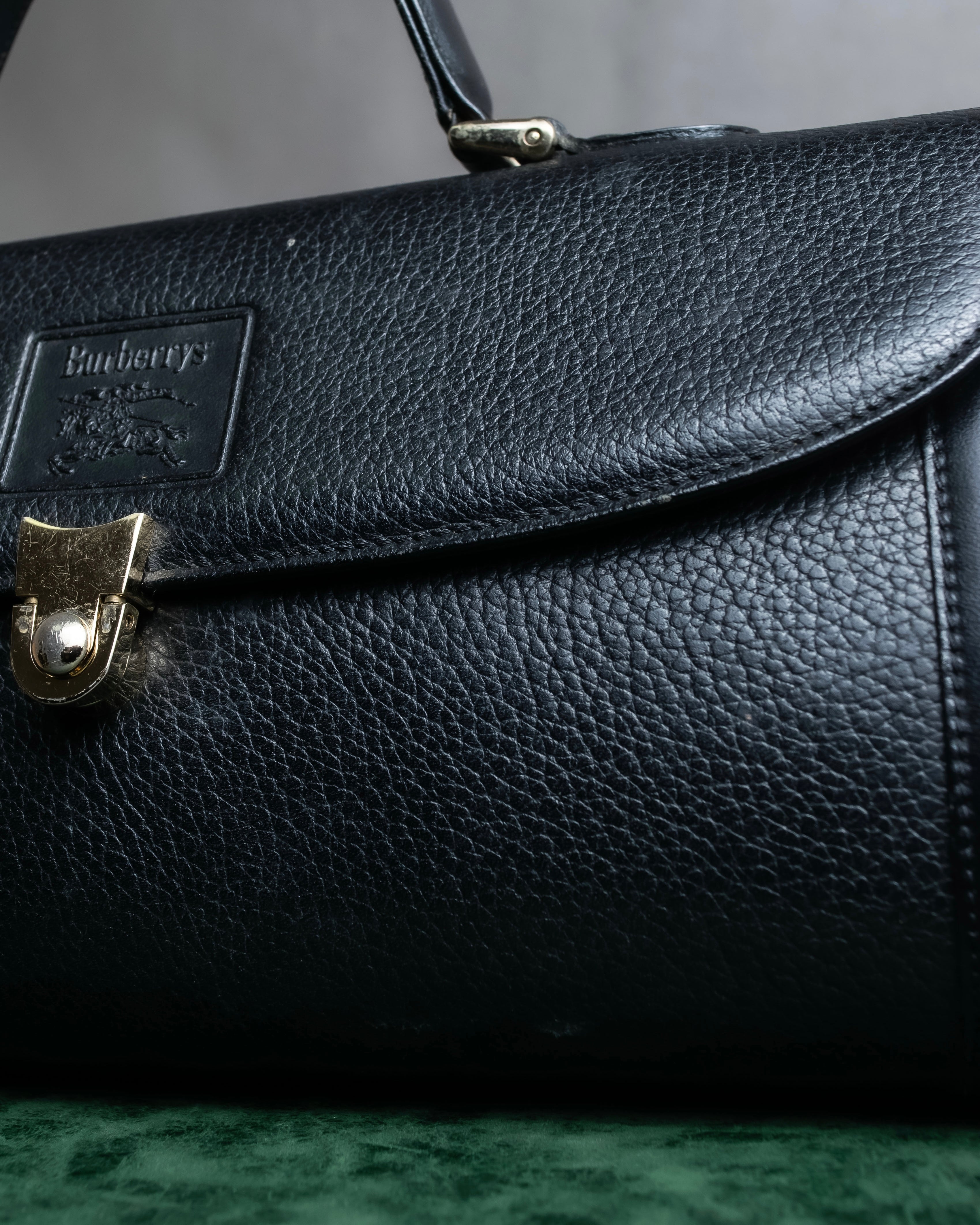 "BURBERRYS" Horizontal shape grained leather one-handle bag