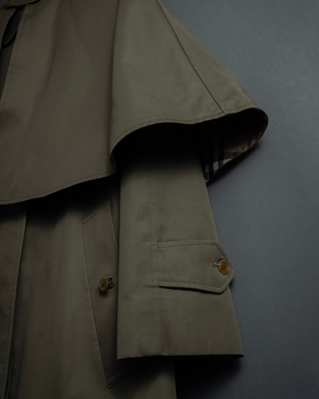 "BURBERRYS" Cape-attached design stand collar coat