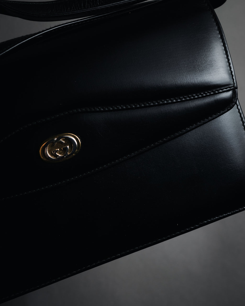 "GUCCI" 80’s-90’s crest-plaque leather shoulder bag