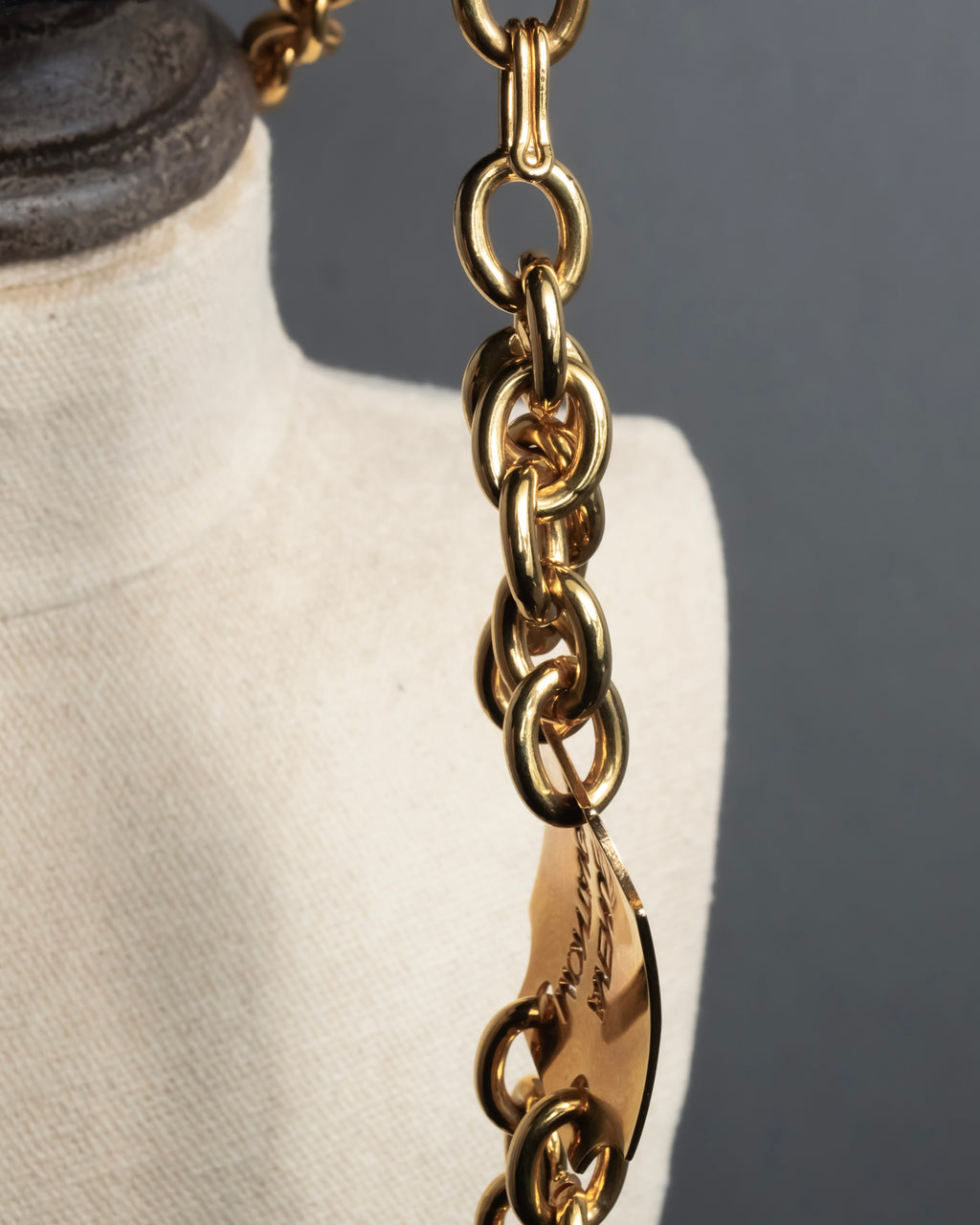 "CELINE" AVENUE MONTAIGNE 38 design gold necklace & belt