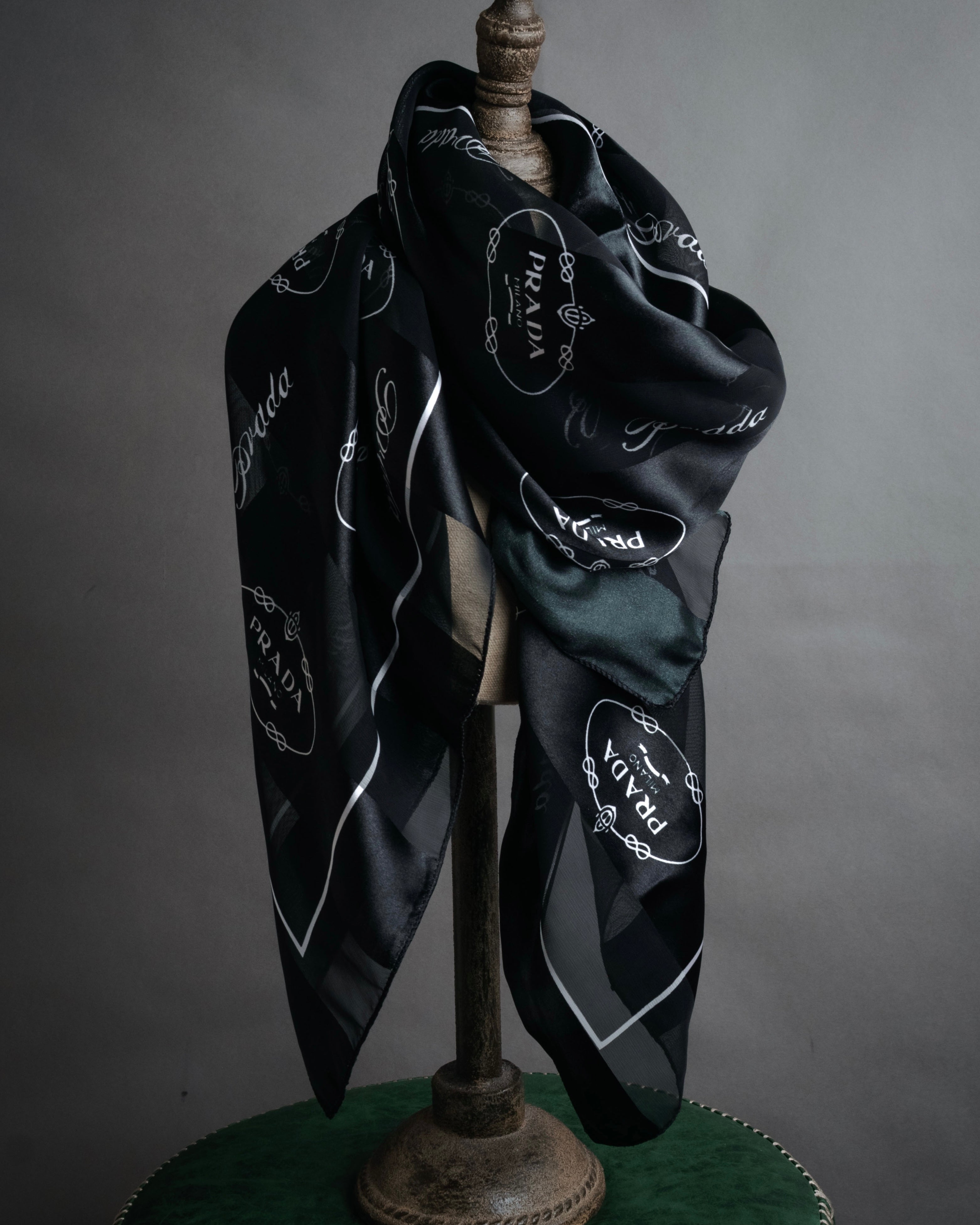 “PRADA” 2000’s Logo large scarf