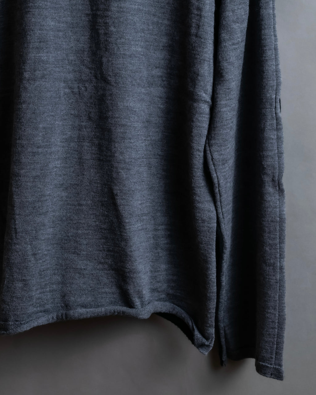 "COMME des GARCONS" Inside out design different colors on front and back pullover