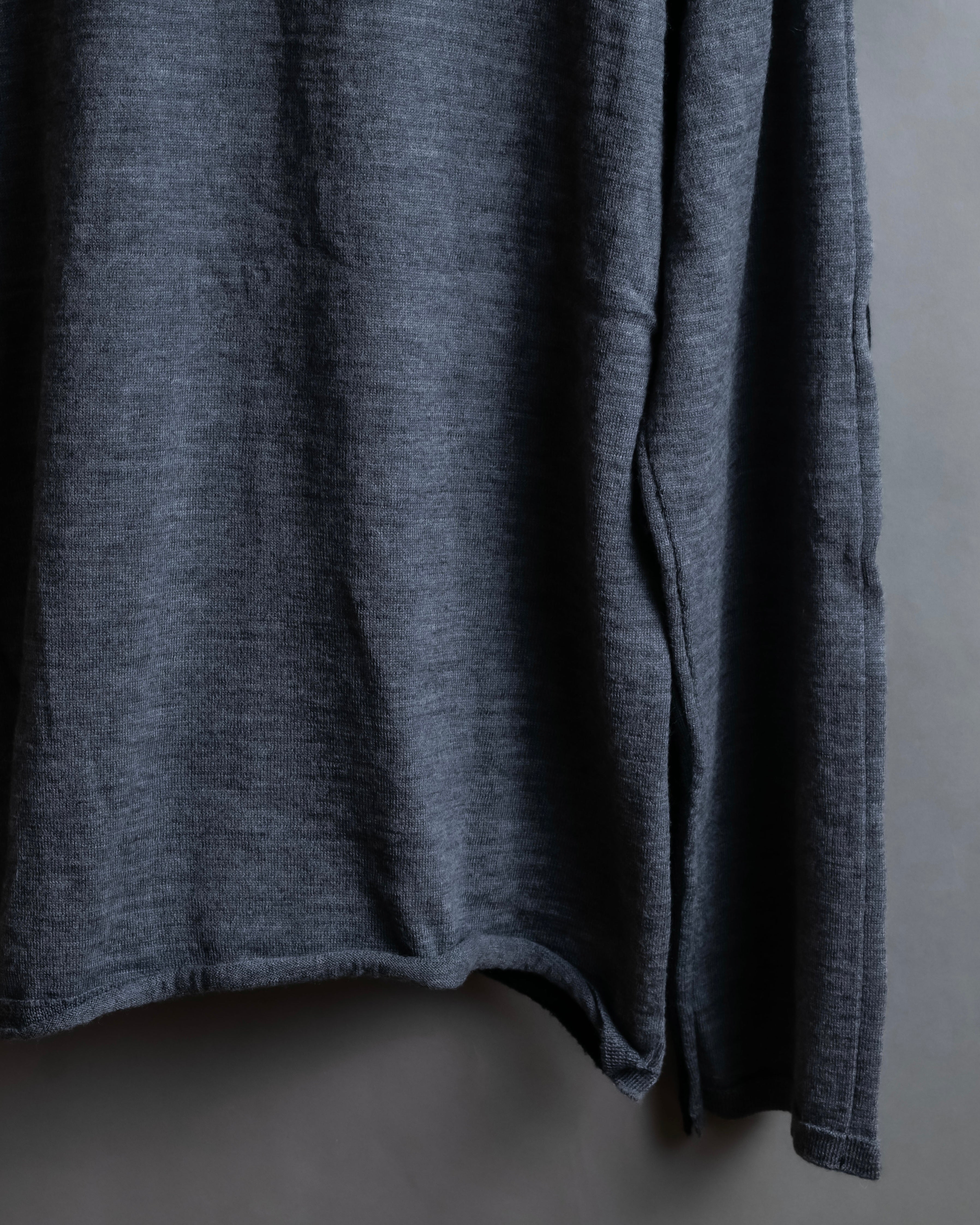 "COMME des GARCONS" Inside out design different colors on front and back pullover