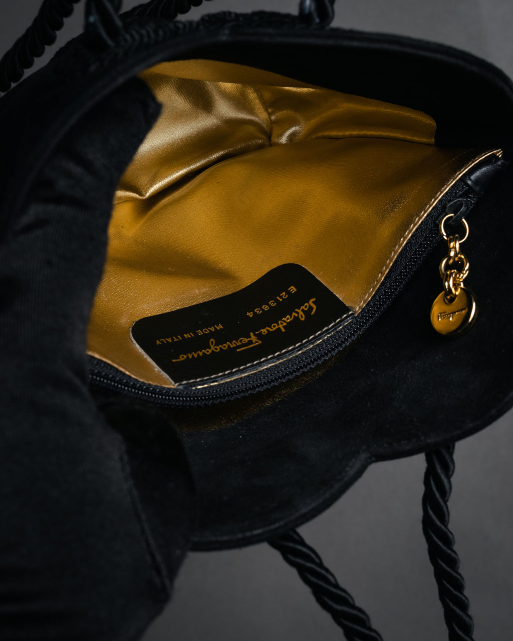 “Salvatore Ferragamo” 90’s Knot handle suede bag
