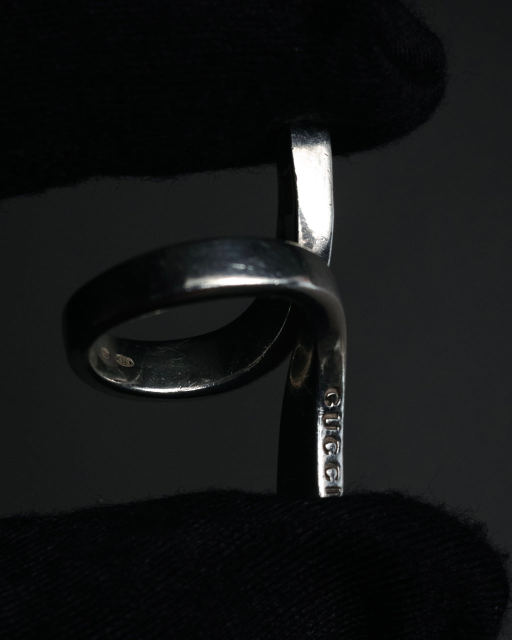 “GUCCI” 1990’s-2000’s Amethyst bypass silver ring