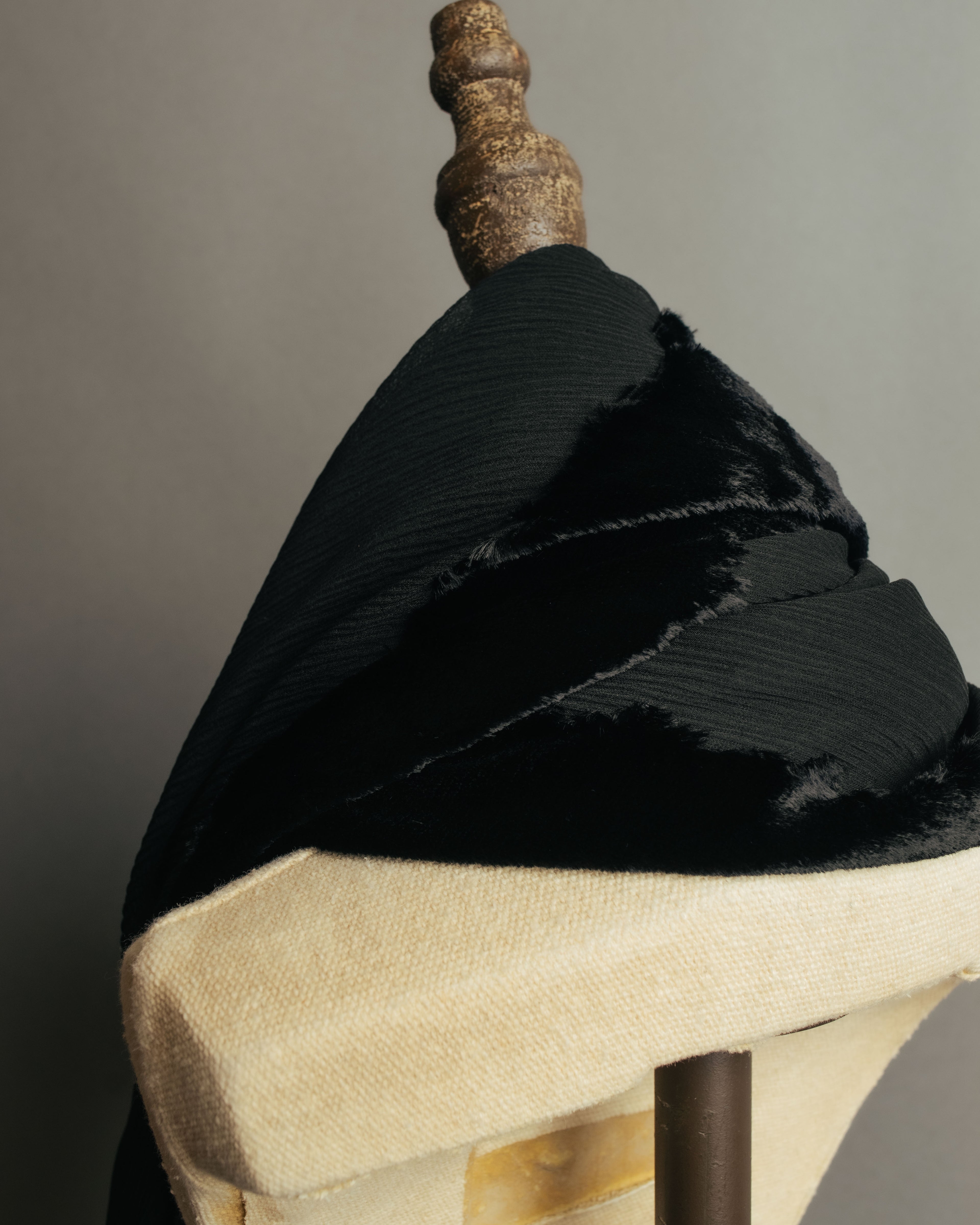 “GUCCI” 90’s-00’s Sheer velvet trimmed silk blend stole