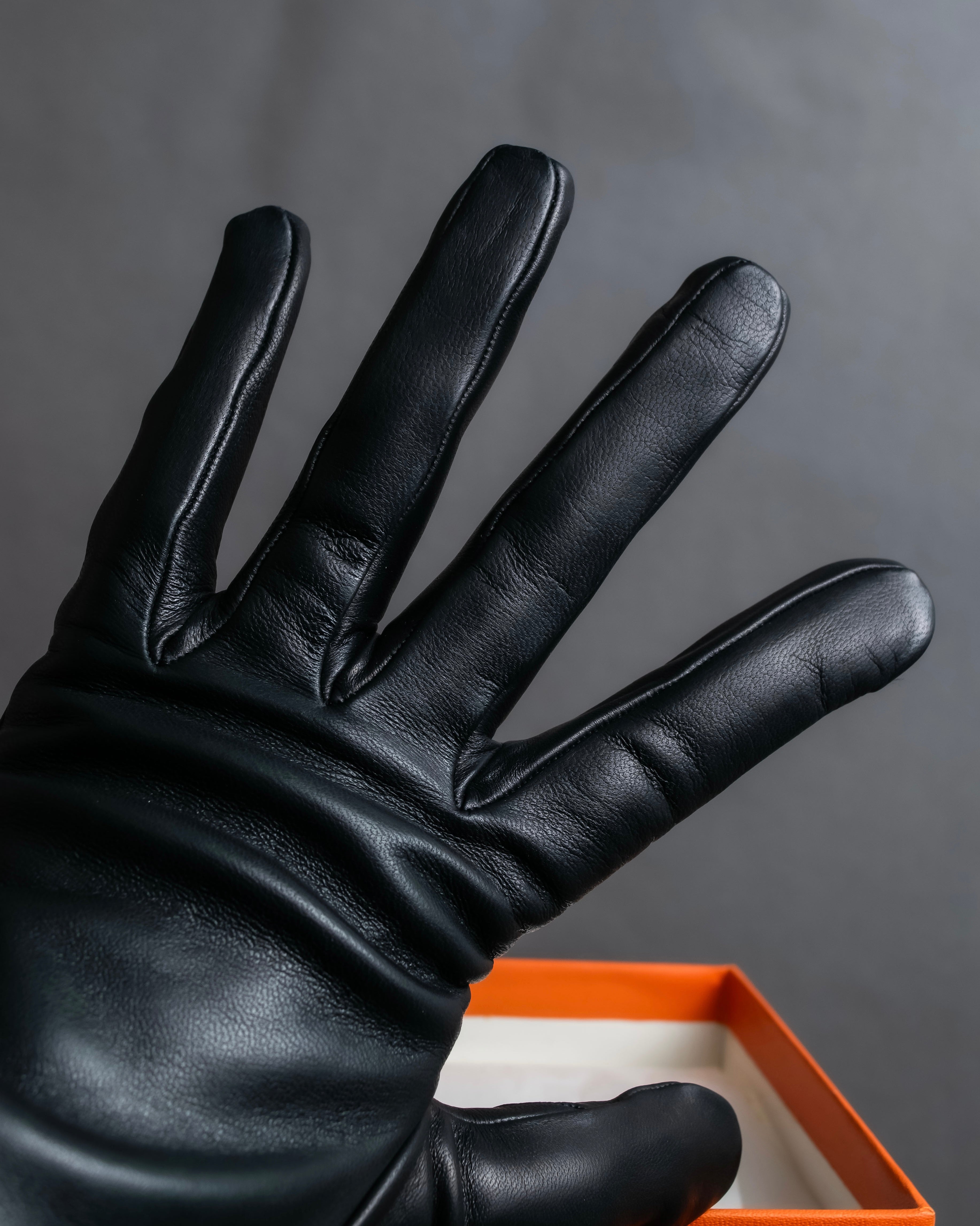 "HERMES" H logo＆gold stud design leather gloves