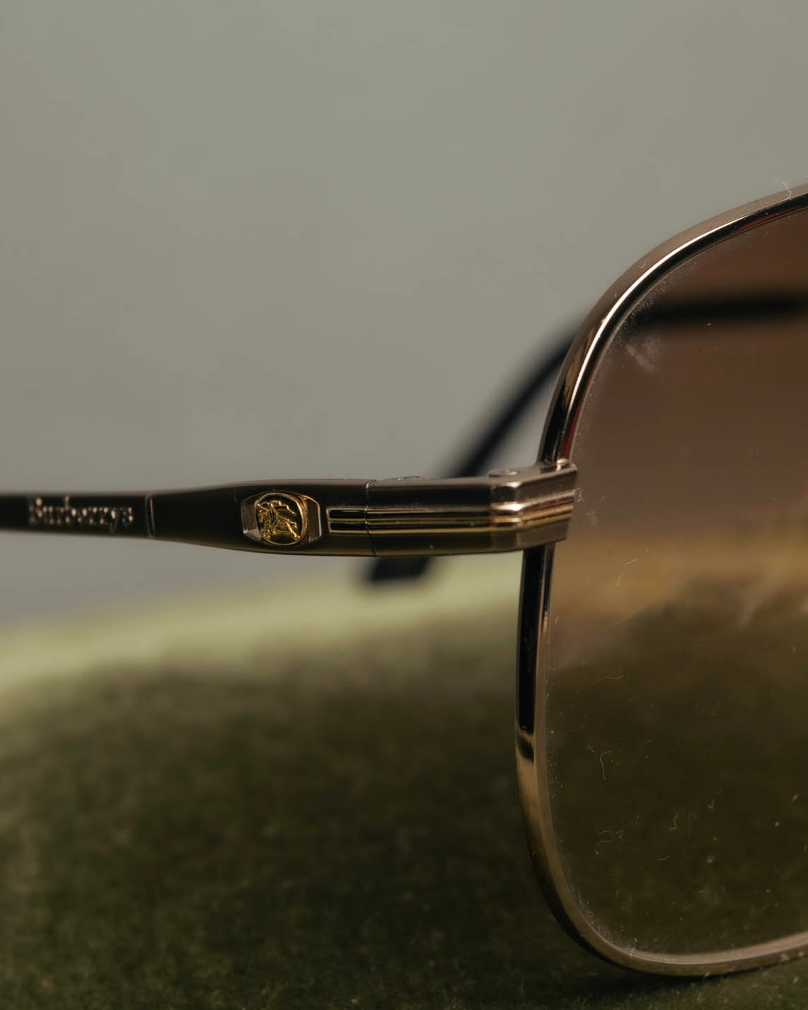 "Burberrys" 90's Classic metal aviator sunglasses