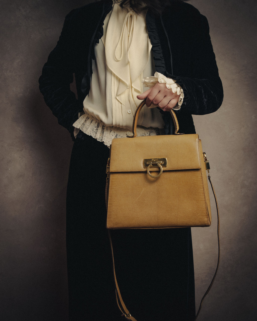 -SPECIAL- “Salvatore Ferragamo” 90’s lizard leather gancini 2way flap bag