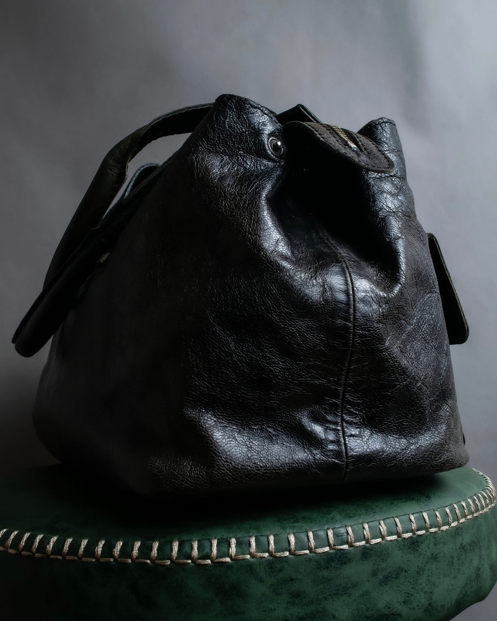 "tricot COMME des GARCONS" 
Flap pocket metal parts design leather hand bag