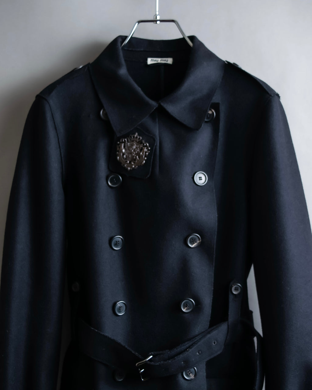 "MIU MIU" Crest brooch design belted trench coat