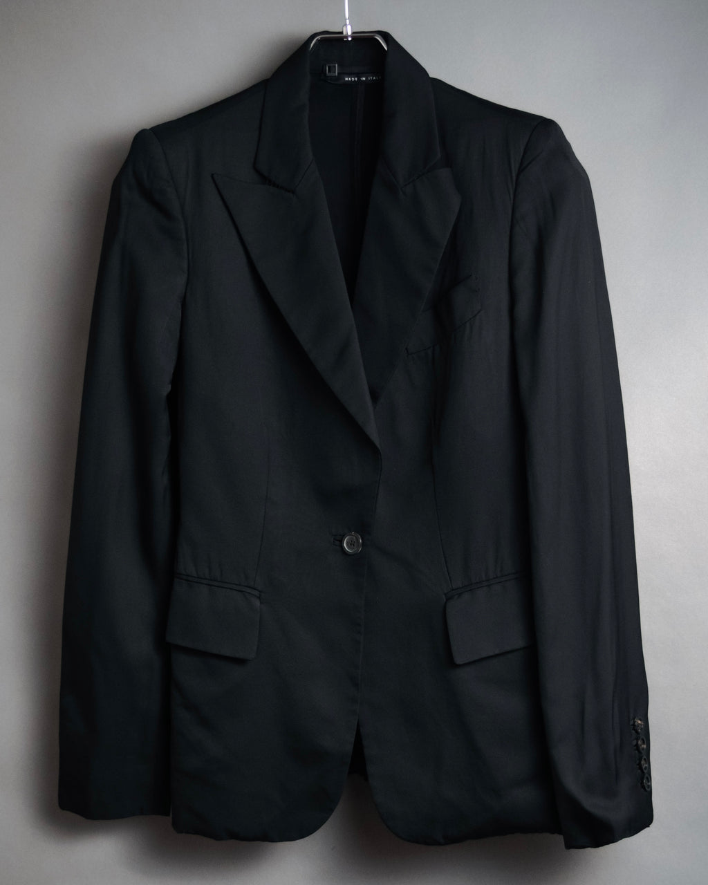 “GUCCI” Early 2000s satin peak lapel tailored jacket