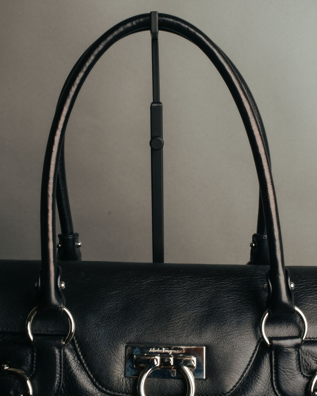 “Salvatore Ferragamo“ 00’s-10’s Gancini ring hardware leather shoulder bag