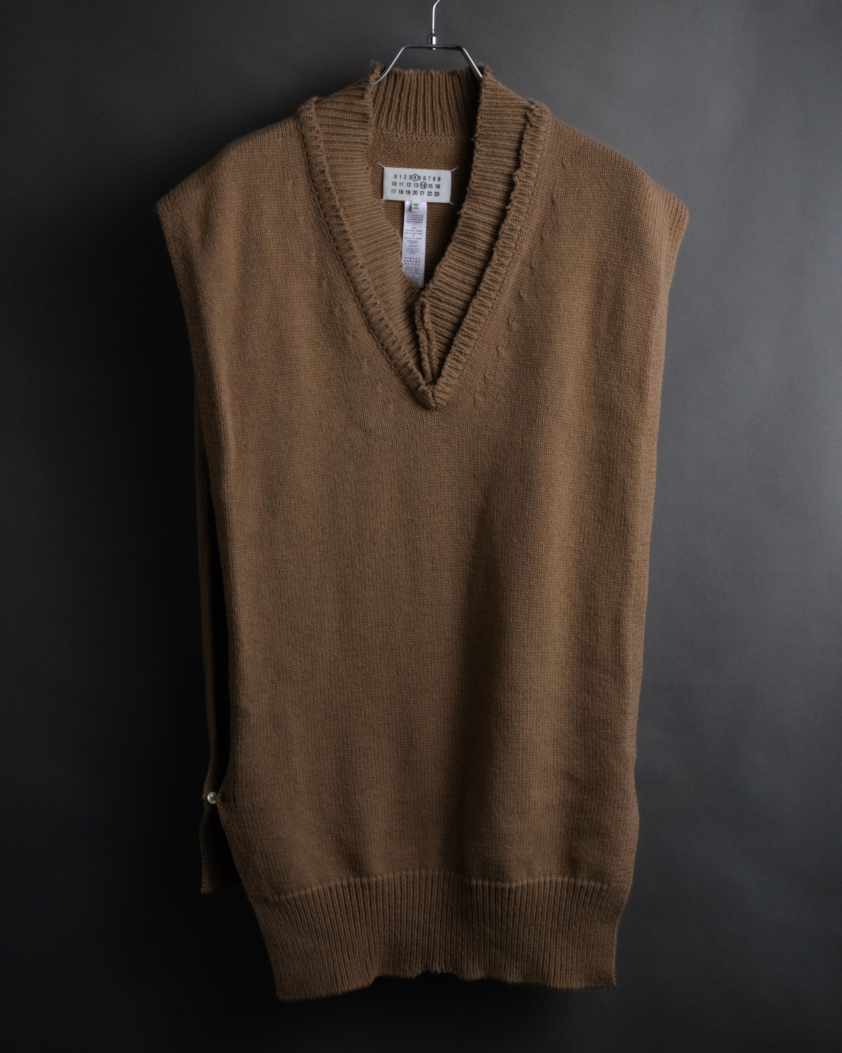 “Maison Margiela” 2023AW Side open decortiqué knit vest