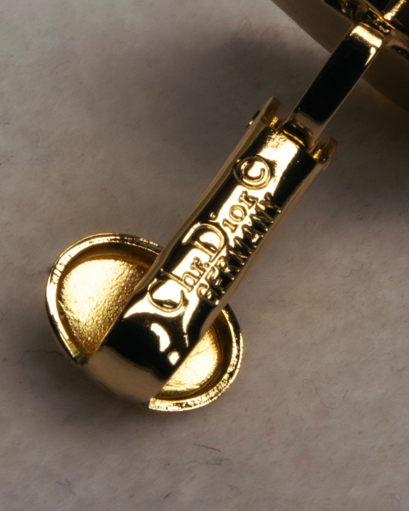 “Christian Dior” 80’s-90’s Laurel rope motif D logo earrings