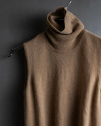 "MAISON MARGIELA" Beige color turtleneck sleeveless wool knit